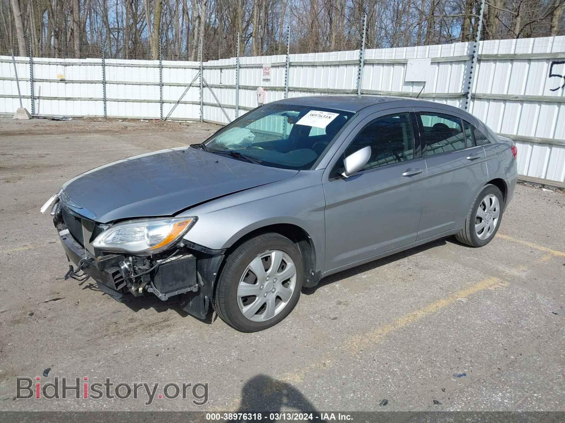 2013 CHRYSLER 200 - VIN: 1C3CCBAB3DN634383 - Фото 2