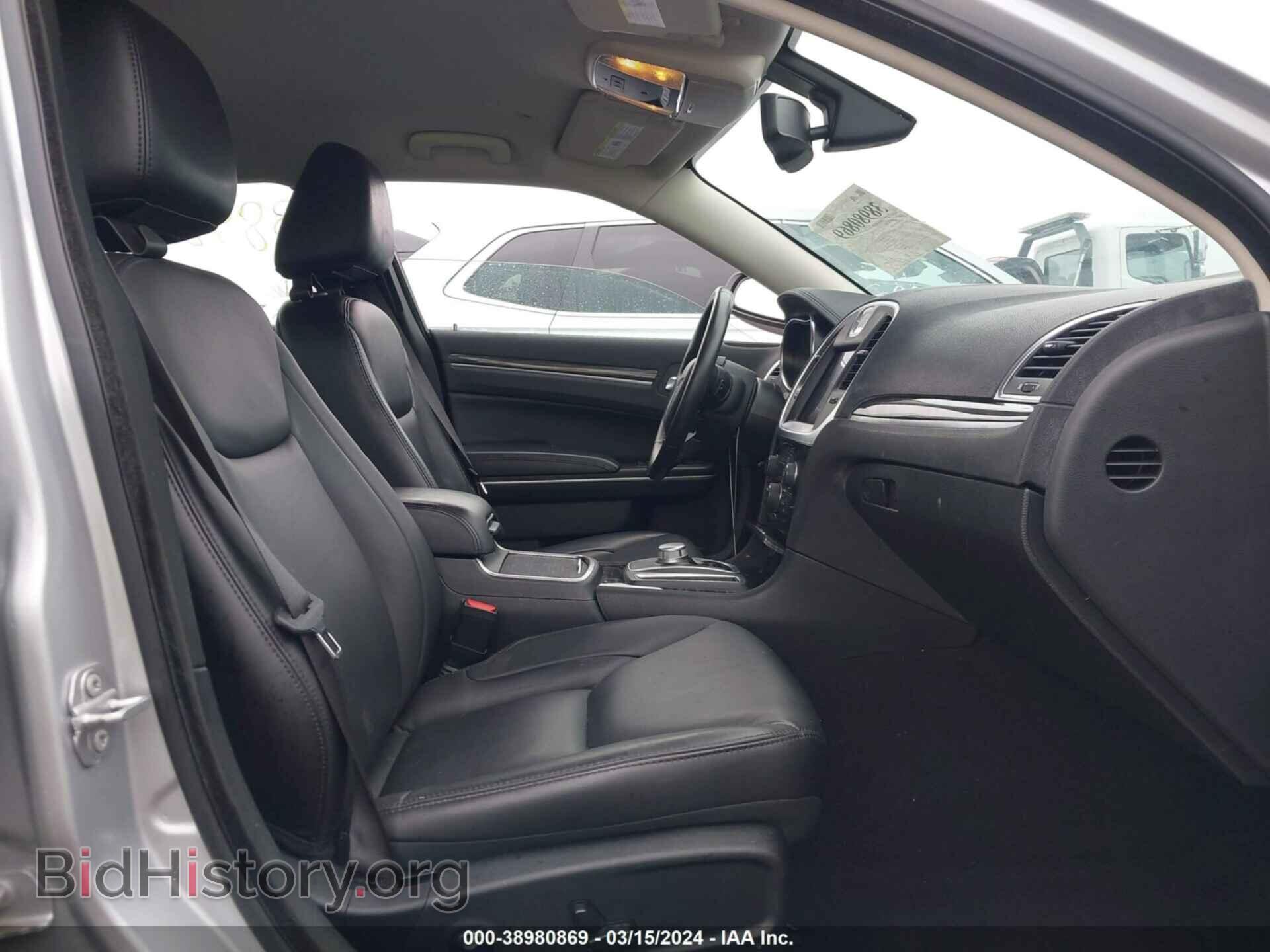 2019 CHRYSLER 300 - VIN: 2C3CCARG0KH667700 - Фото 5