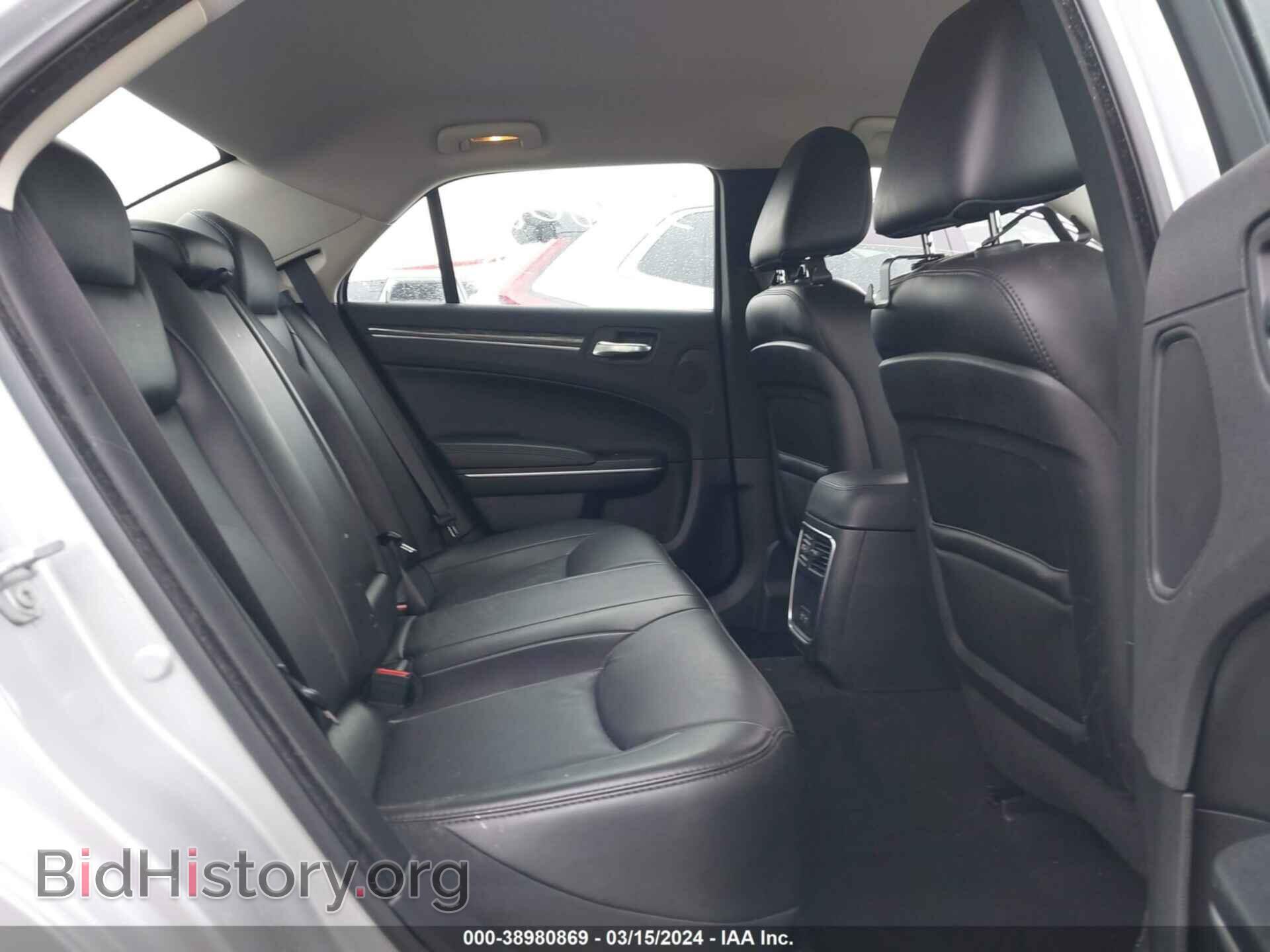 2019 CHRYSLER 300 - VIN: 2C3CCARG0KH667700 - Фото 8
