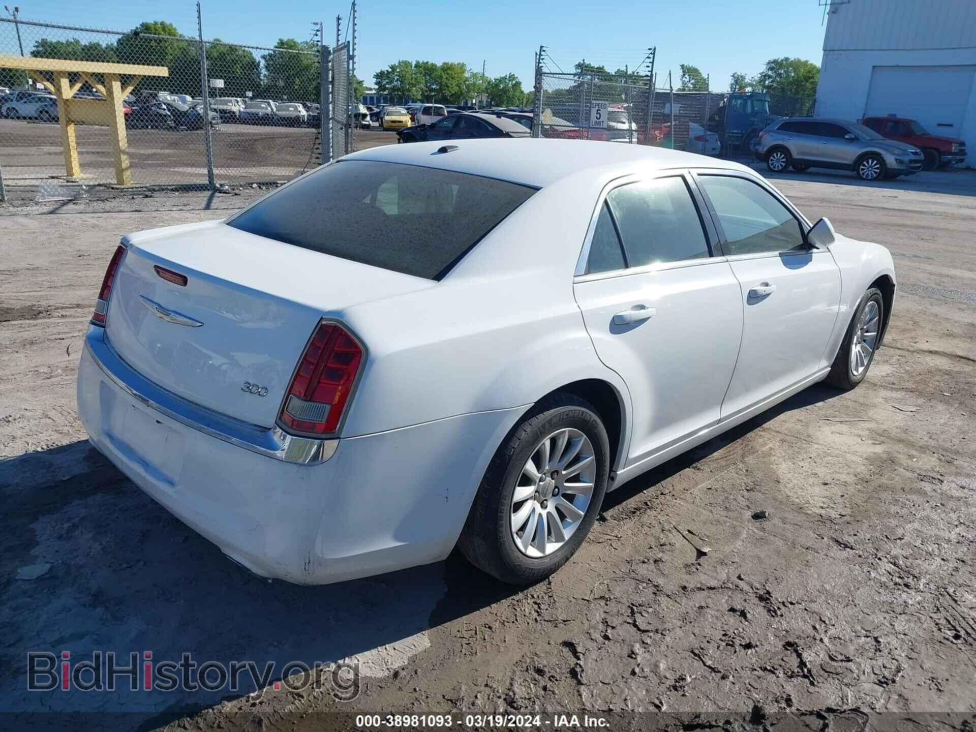 2013 CHRYSLER 300 - VIN: 2C3CCAAG4DH588948 - Фото 4
