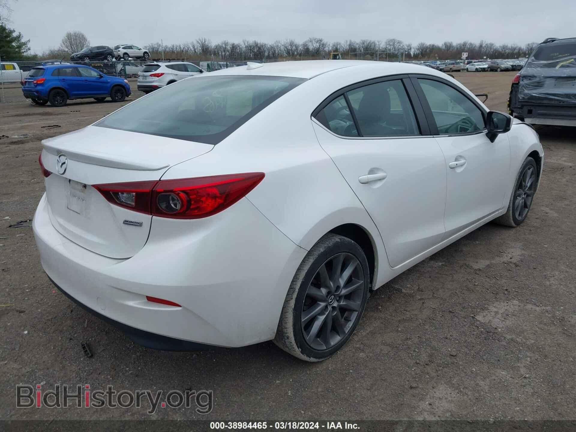 2018 MAZDA MAZDA3 - VIN: 3MZBN1V32JM212543 - Фото 4