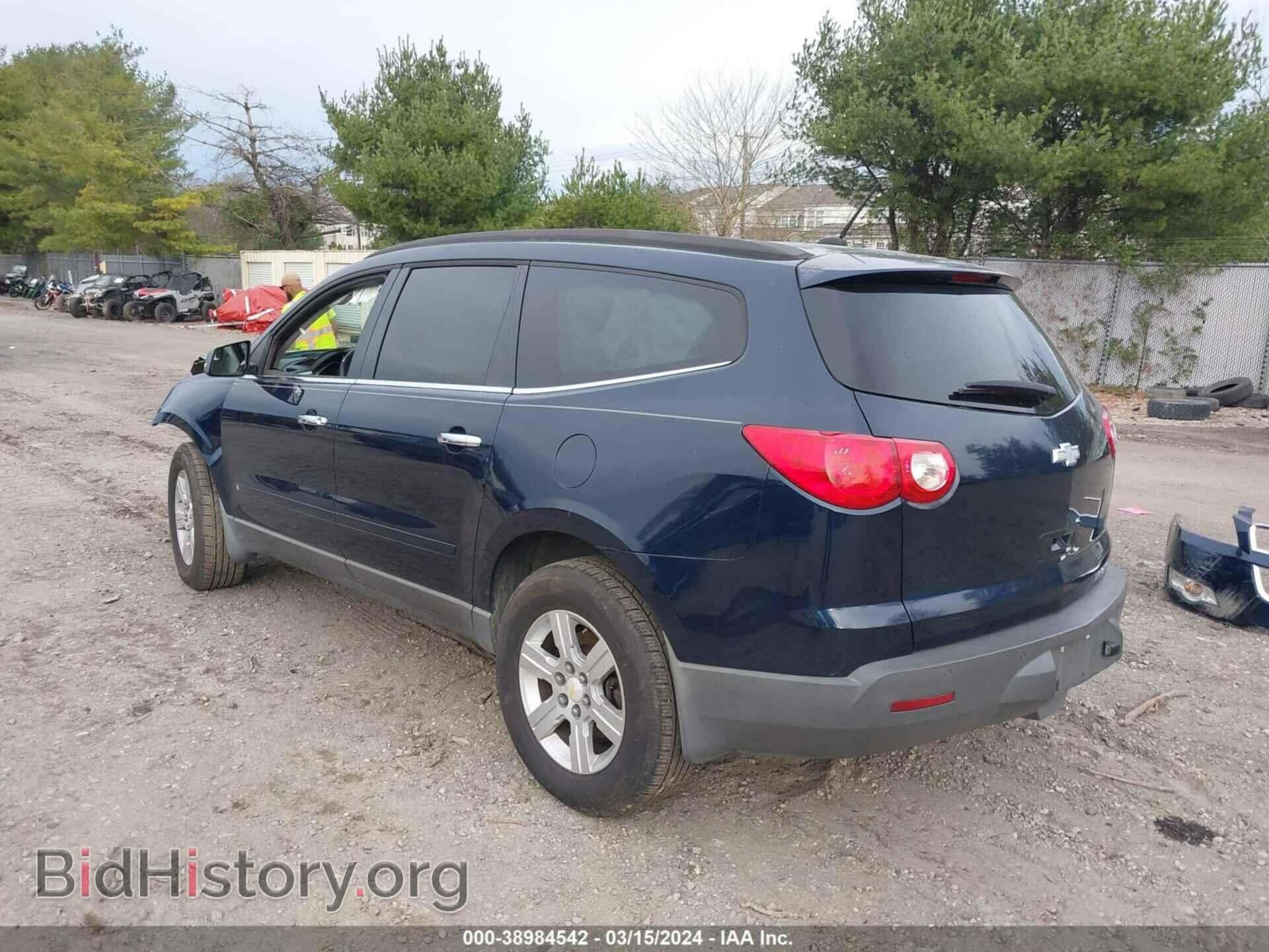 2010 CHEVROLET TRAVERSE - VIN: 1GNLVFED1AS147714 - Фото 3