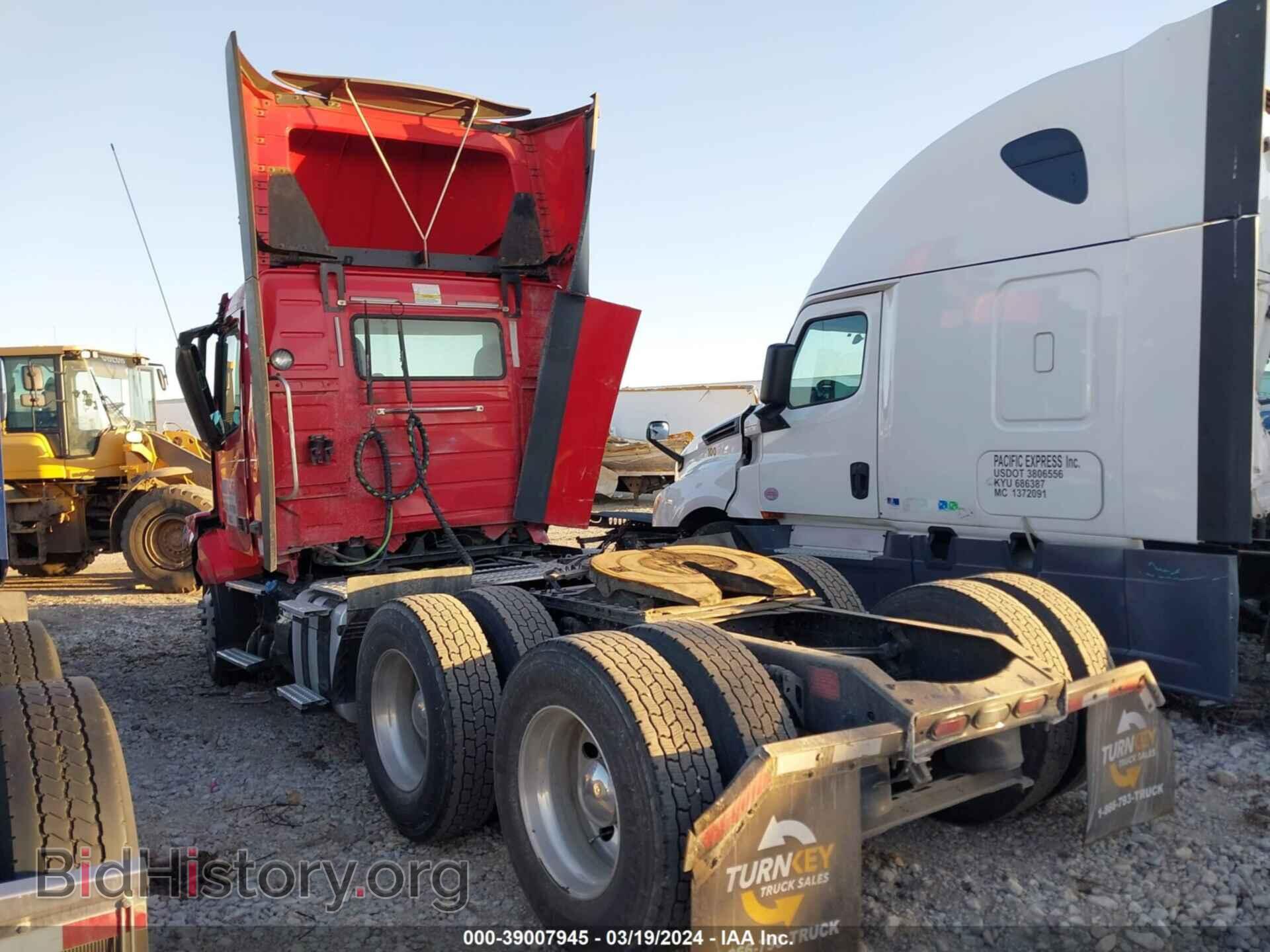 2017 VOLVO VNL - VIN: 4V4NC9TH5HN986437 - Фото 3