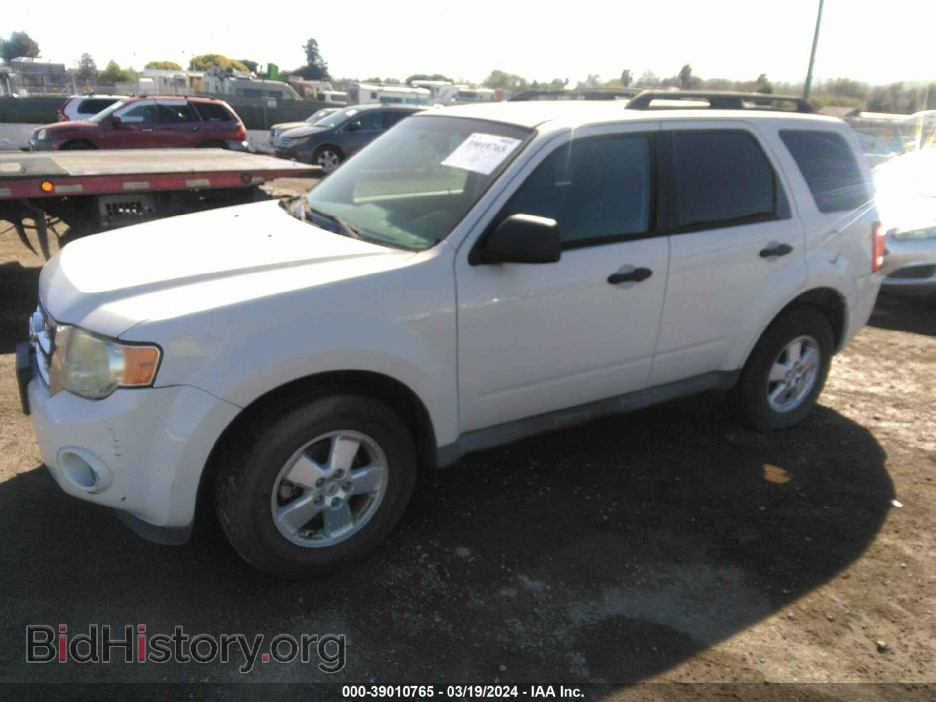 2010 FORD ESCAPE - VIN: 1FMCU0C74AKC67136 - Фото 2
