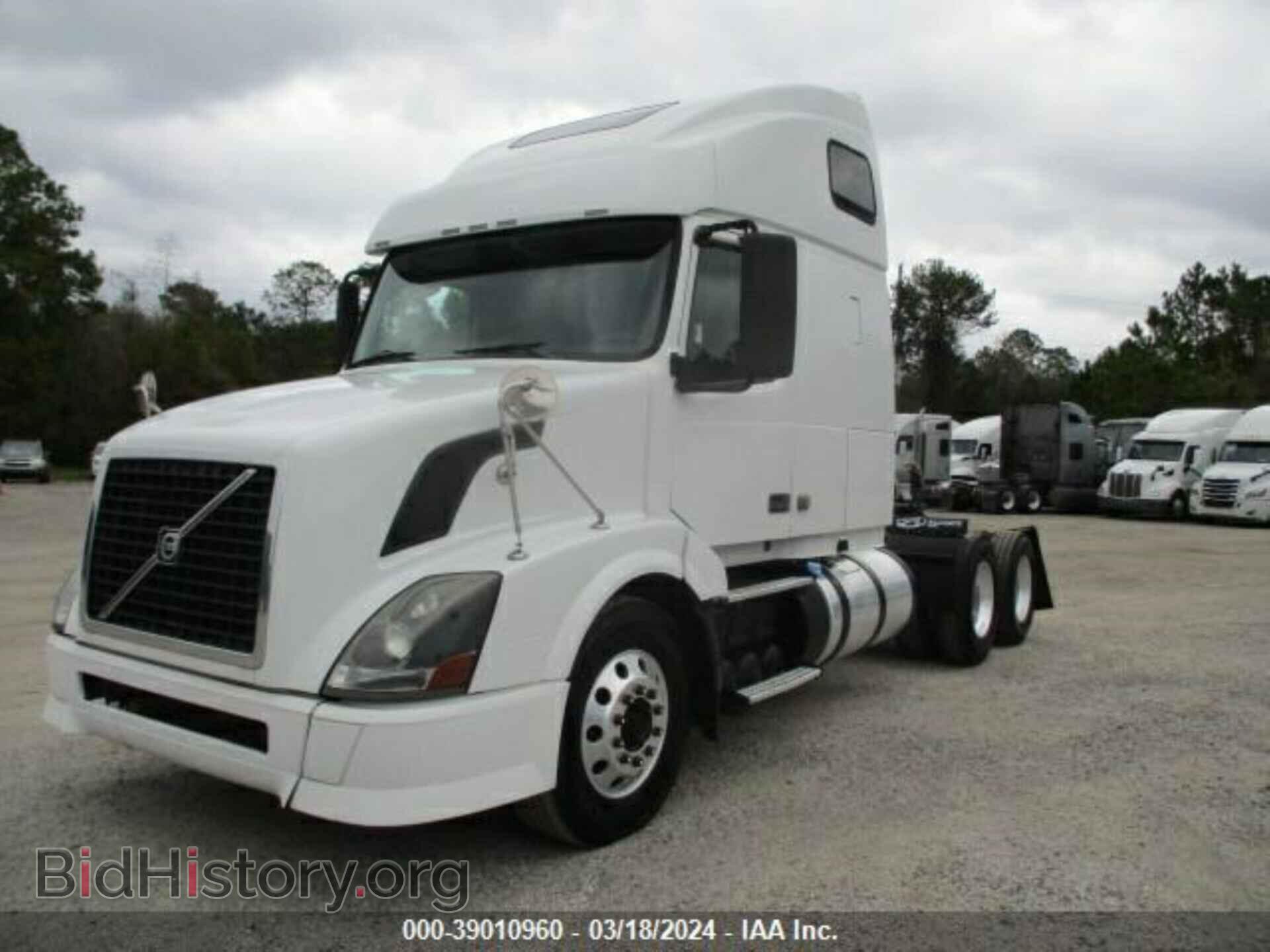 2012 VOLVO VN - VIN: 4V4NC9TH7CN538032 - Фото 2