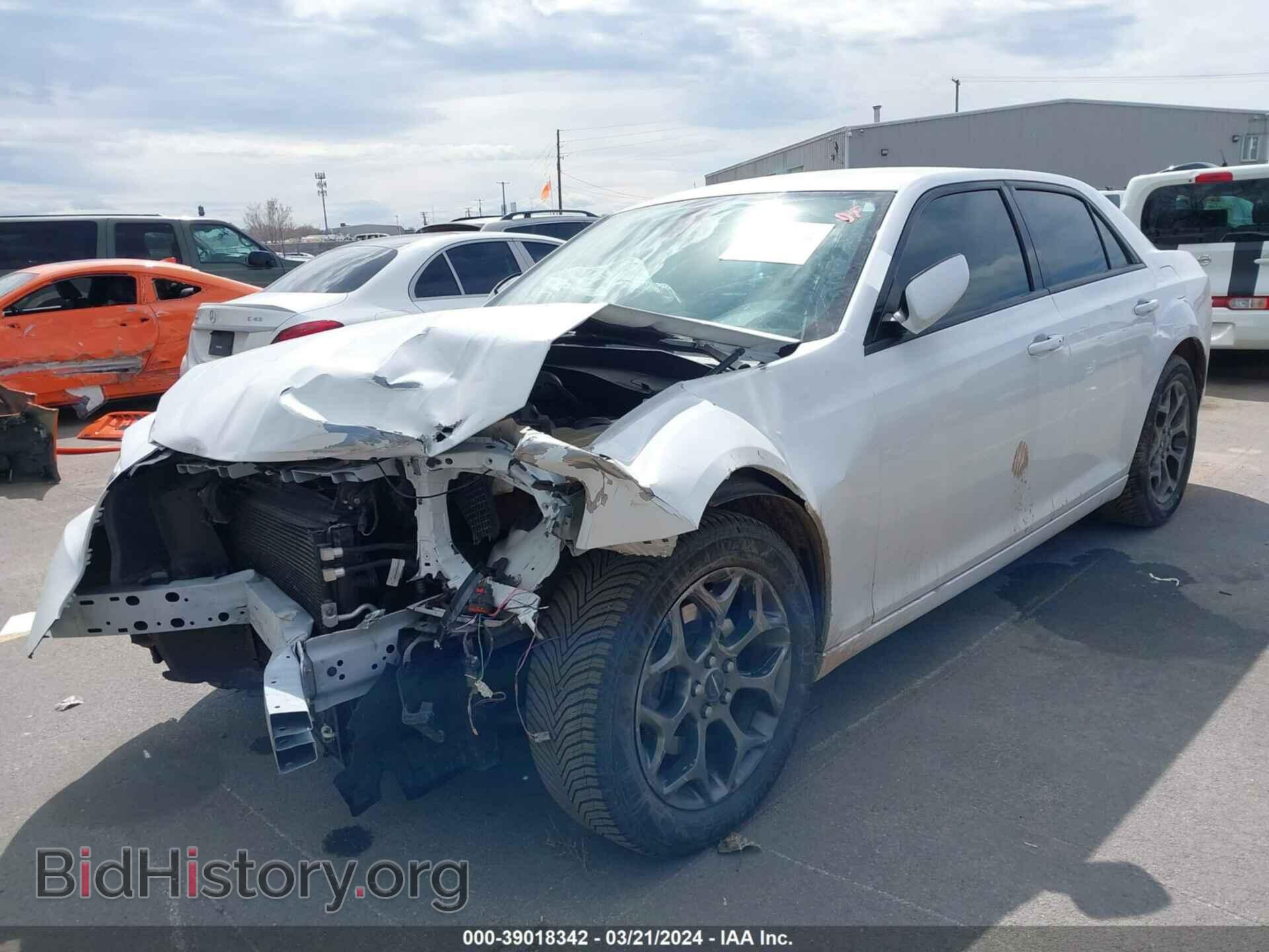 2016 CHRYSLER 300 - VIN: 2C3CCAGG4GH217042 - Фото 2