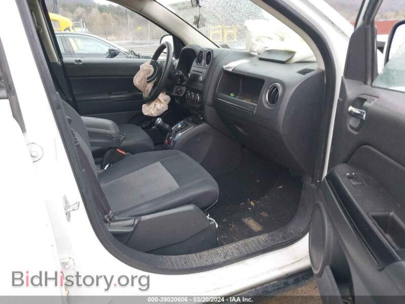 2011 Jeep COMPASS (VIN 1J4NF1FB9BD134028) — photo 5 of 17