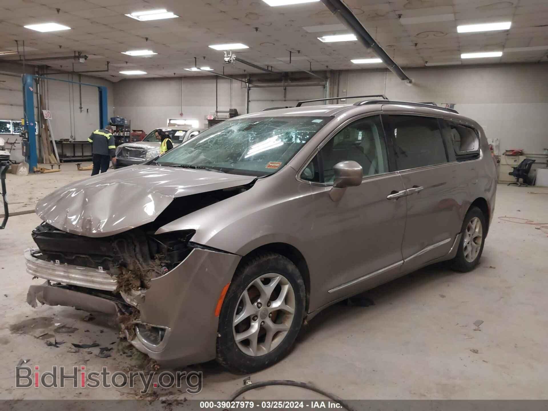 2017 CHRYSLER PACIFICA - VIN: 2C4RC1BG0HR560746 - Photo 2