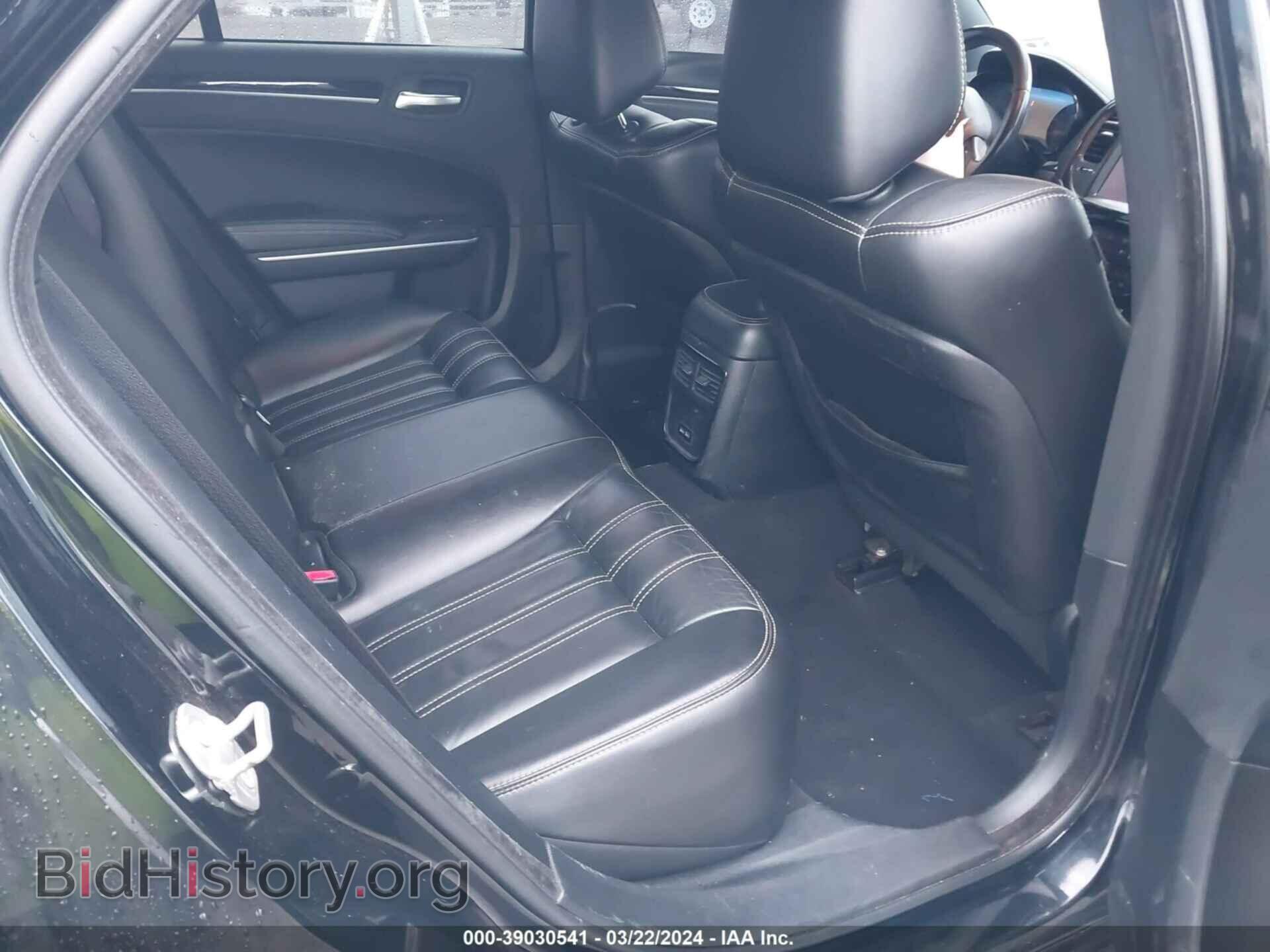 2019 CHRYSLER 300 - VIN: 2C3CCABG2KH559704 - Фото 8