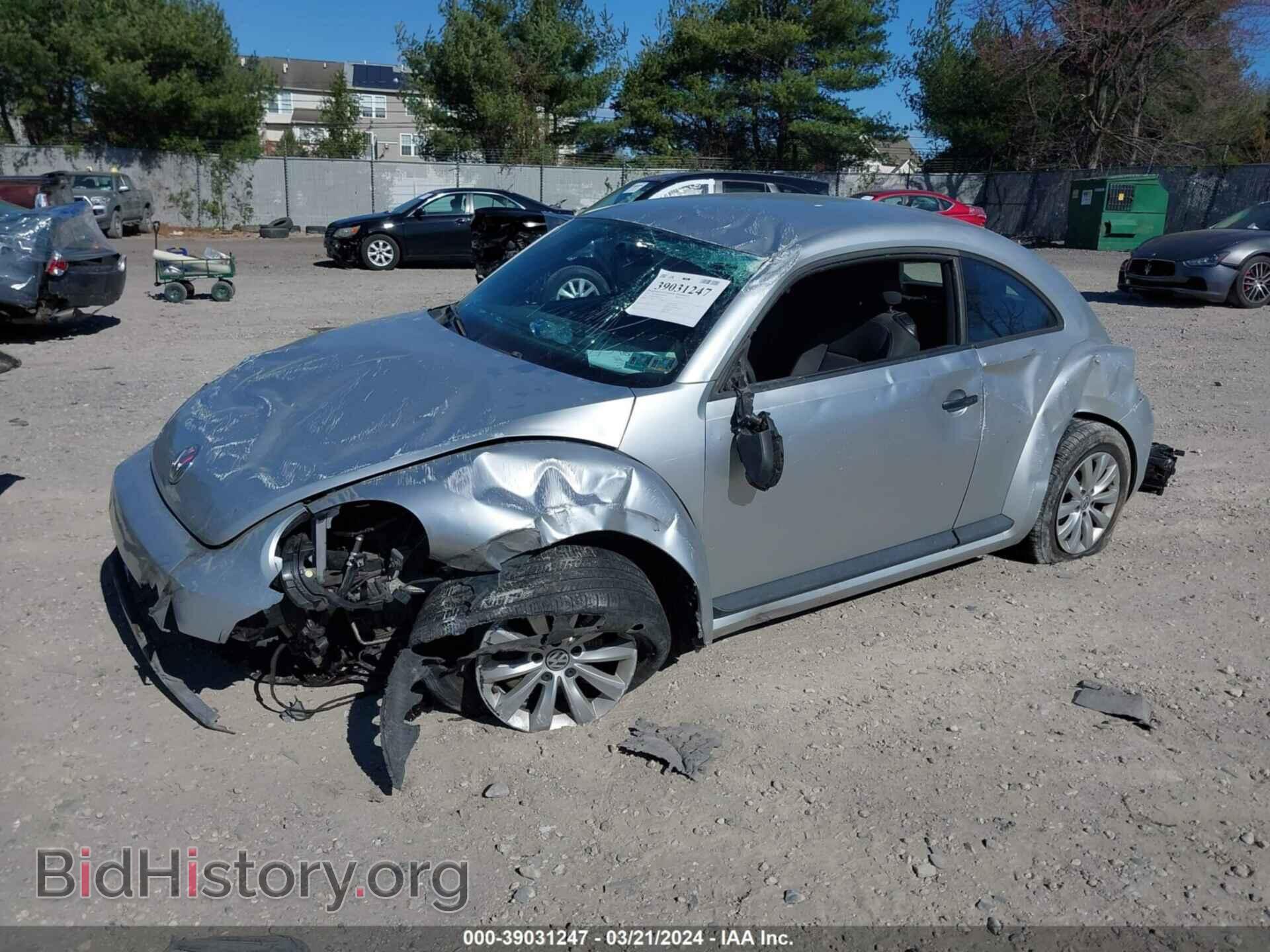 2014 VOLKSWAGEN BEETLE - VIN: 3VWFP7AT9EM621259 - Фото 2
