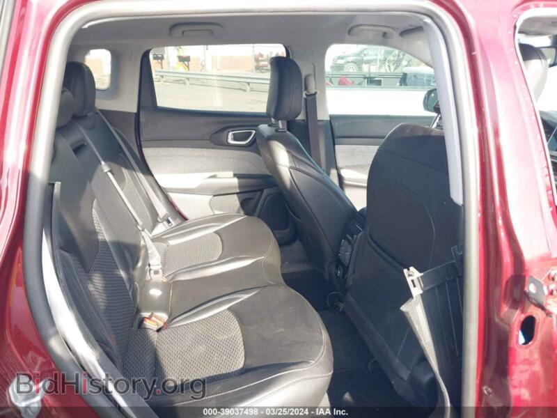 2022 Jeep COMPASS (VIN 3C4NJDBB9NT135772) — photo 8 of 20