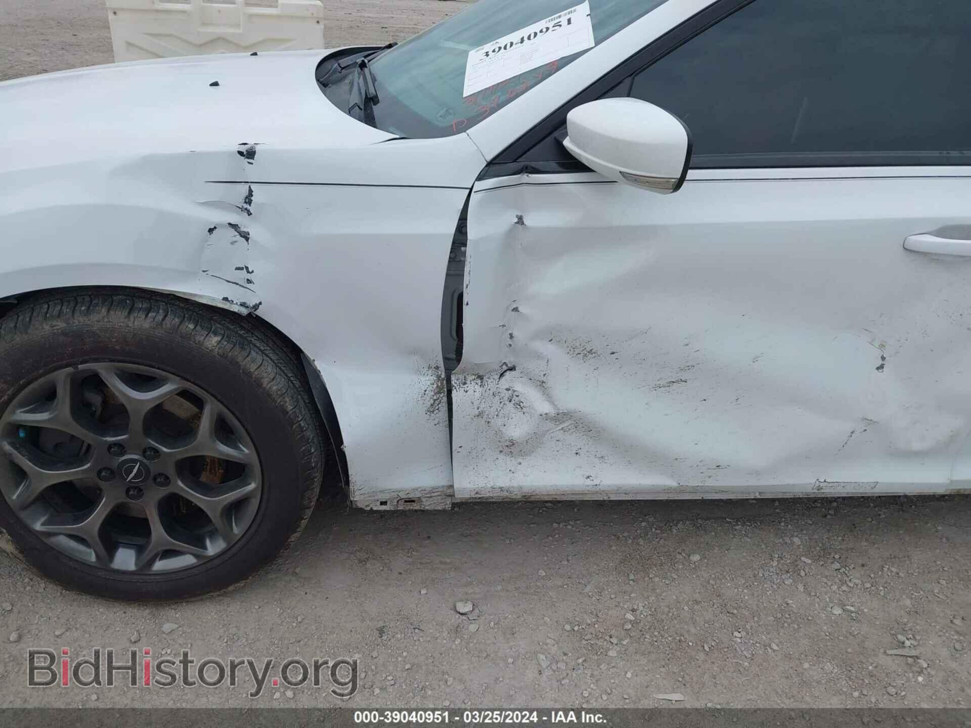 2017 CHRYSLER 300 - VIN: 2C3CCAGG0HH599801 - Фото 6