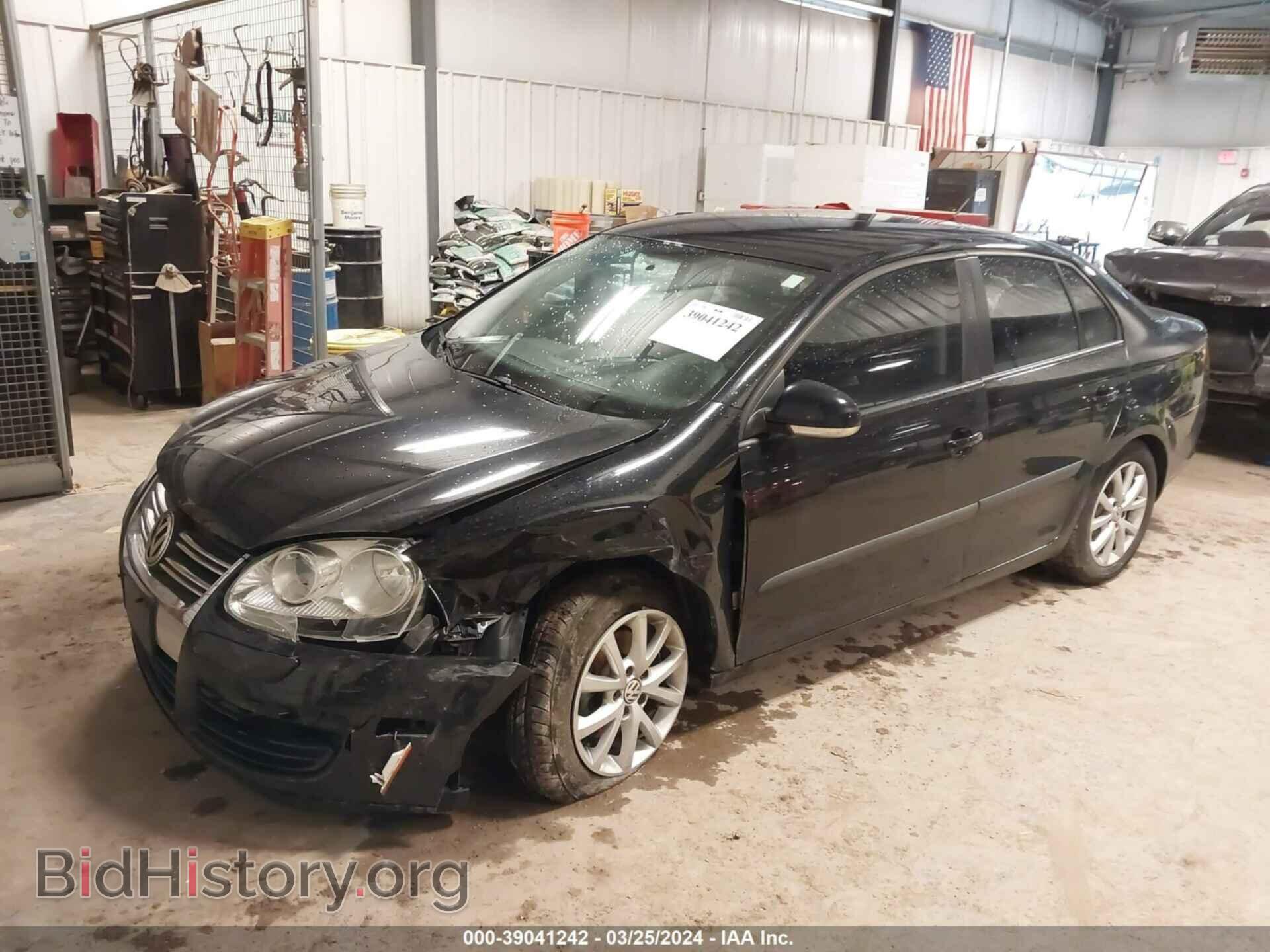 2010 VOLKSWAGEN JETTA - VIN: 3VWAX7AJ4AM072556 - Фото 2