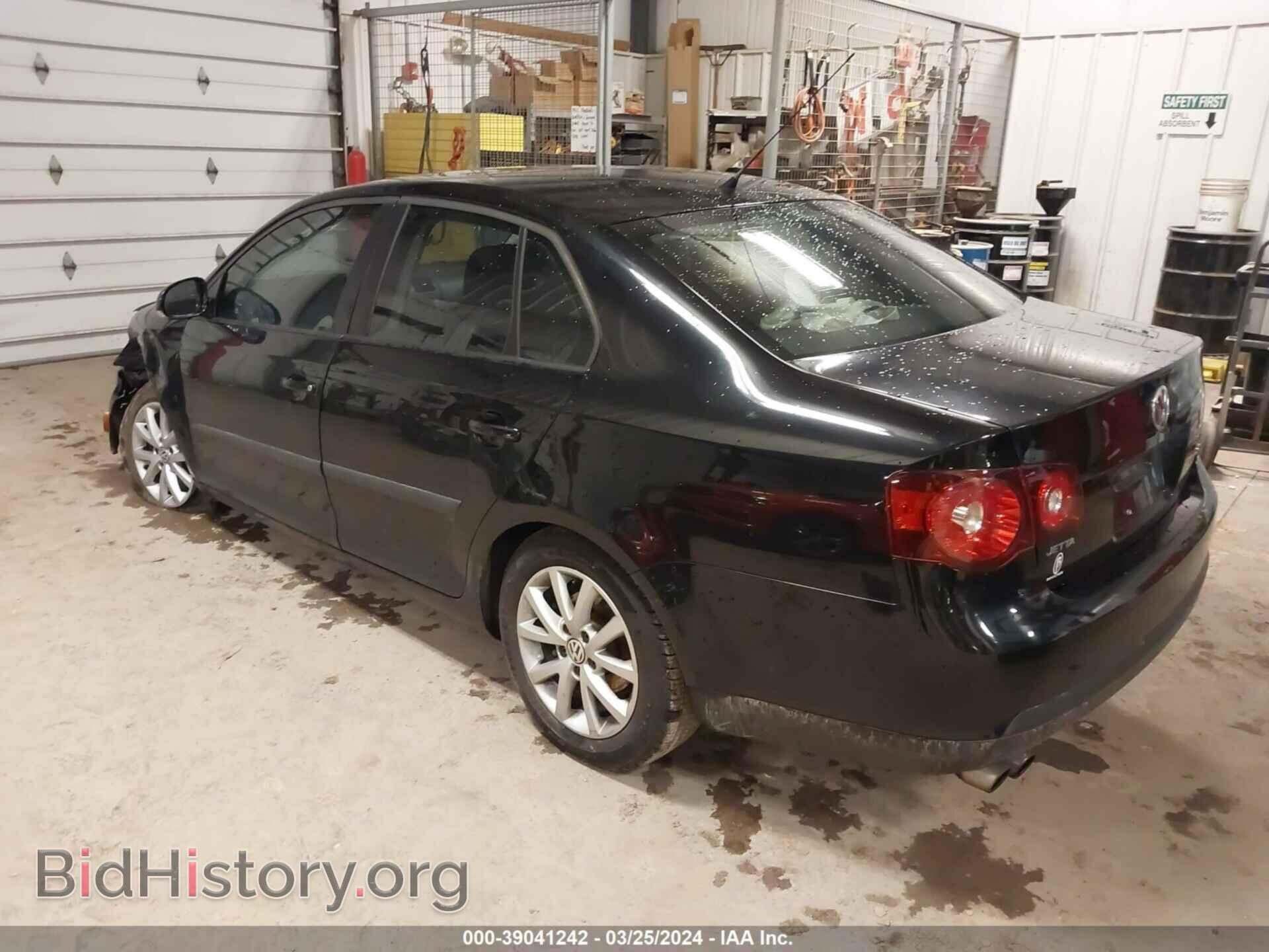 2010 VOLKSWAGEN JETTA - VIN: 3VWAX7AJ4AM072556 - Фото 3