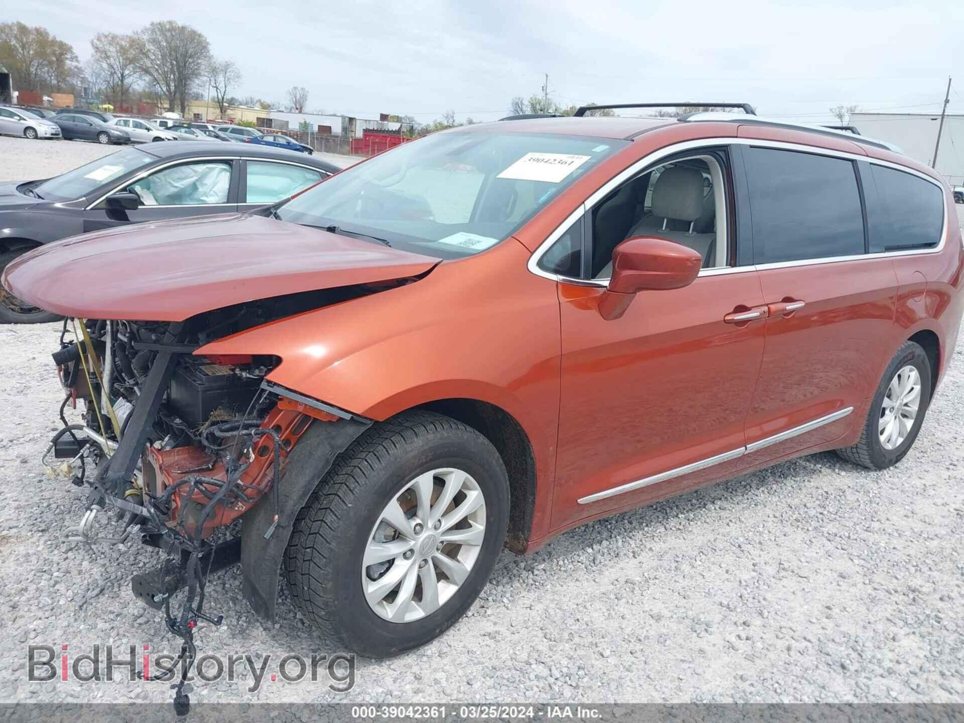 2018 CHRYSLER PACIFICA - VIN: 2C4RC1EG8JR338604 - Photo 2