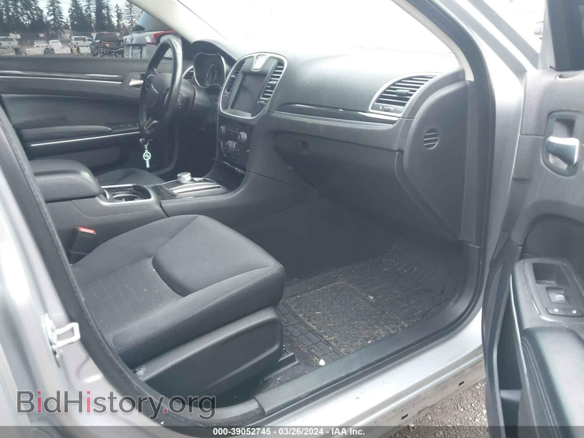 2019 CHRYSLER 300 - VIN: 2C3CCAAG2KH610328 - Фото 5