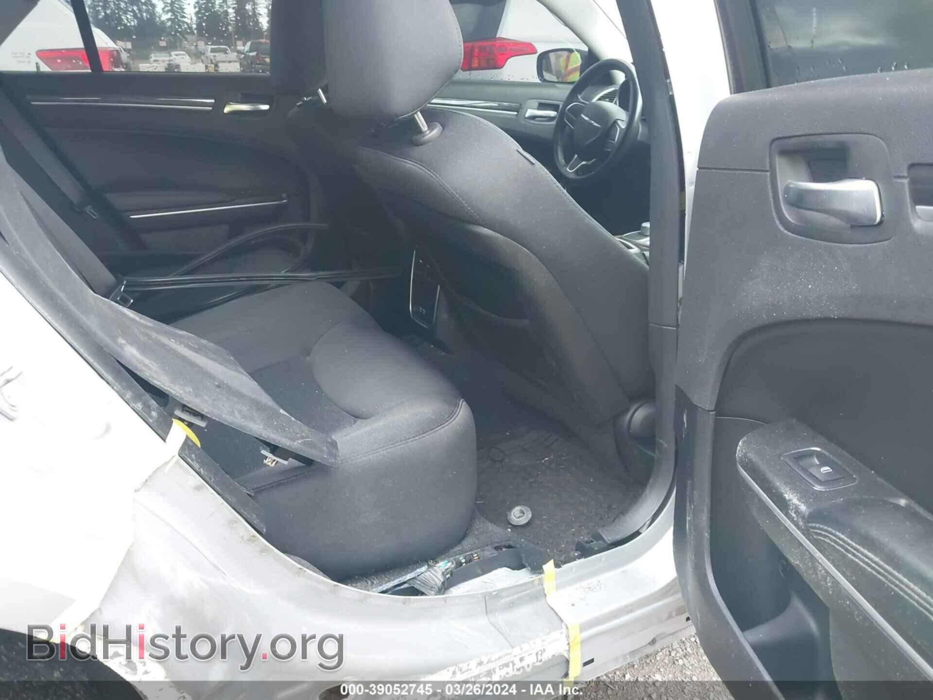 2019 CHRYSLER 300 - VIN: 2C3CCAAG2KH610328 - Фото 8