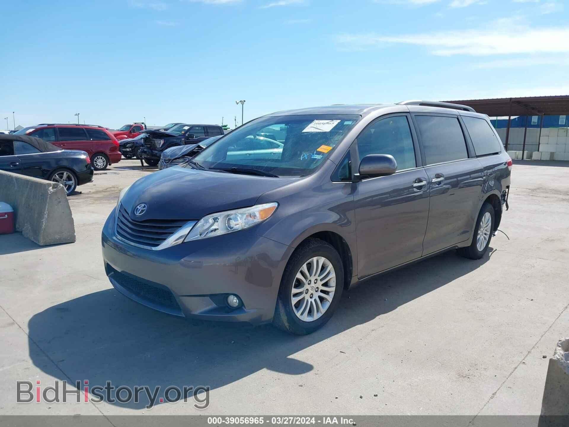 2011 TOYOTA SIENNA - VIN: 5TDYK3DC3BS020438 - Фото 2