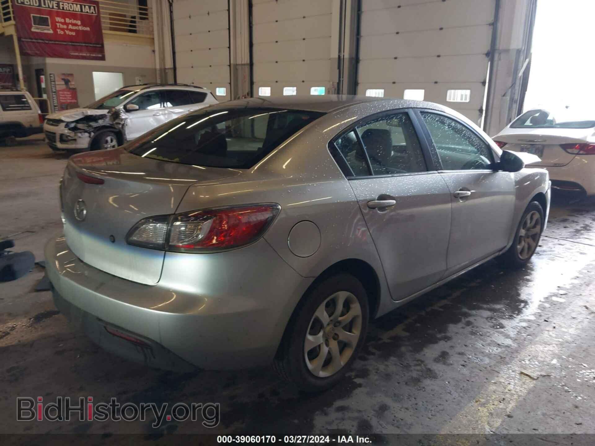 2011 MAZDA MAZDA3 - VIN: JM1BL1UG8B1492626 - Фото 4