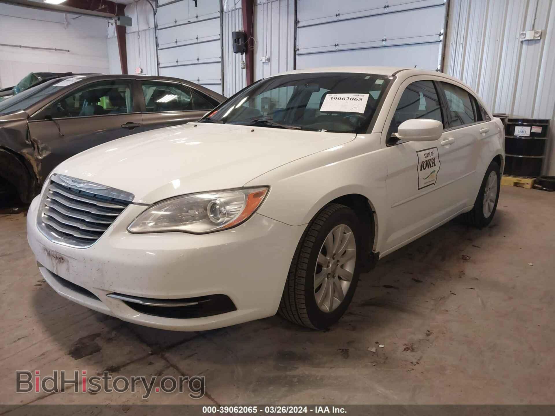 2014 CHRYSLER 200 - VIN: 1C3CCBBG3EN194810 - Фото 2