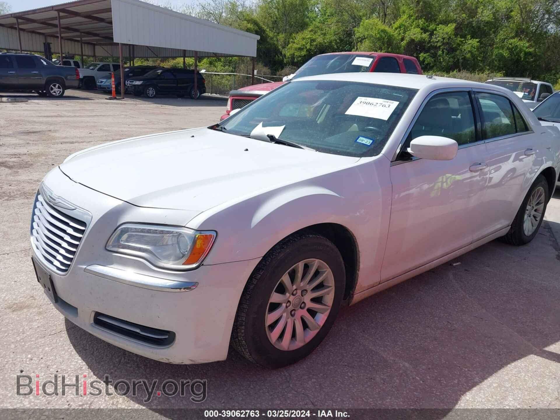 2014 CHRYSLER 300 - VIN: 2C3CCAAG9EH120117 - Фото 2