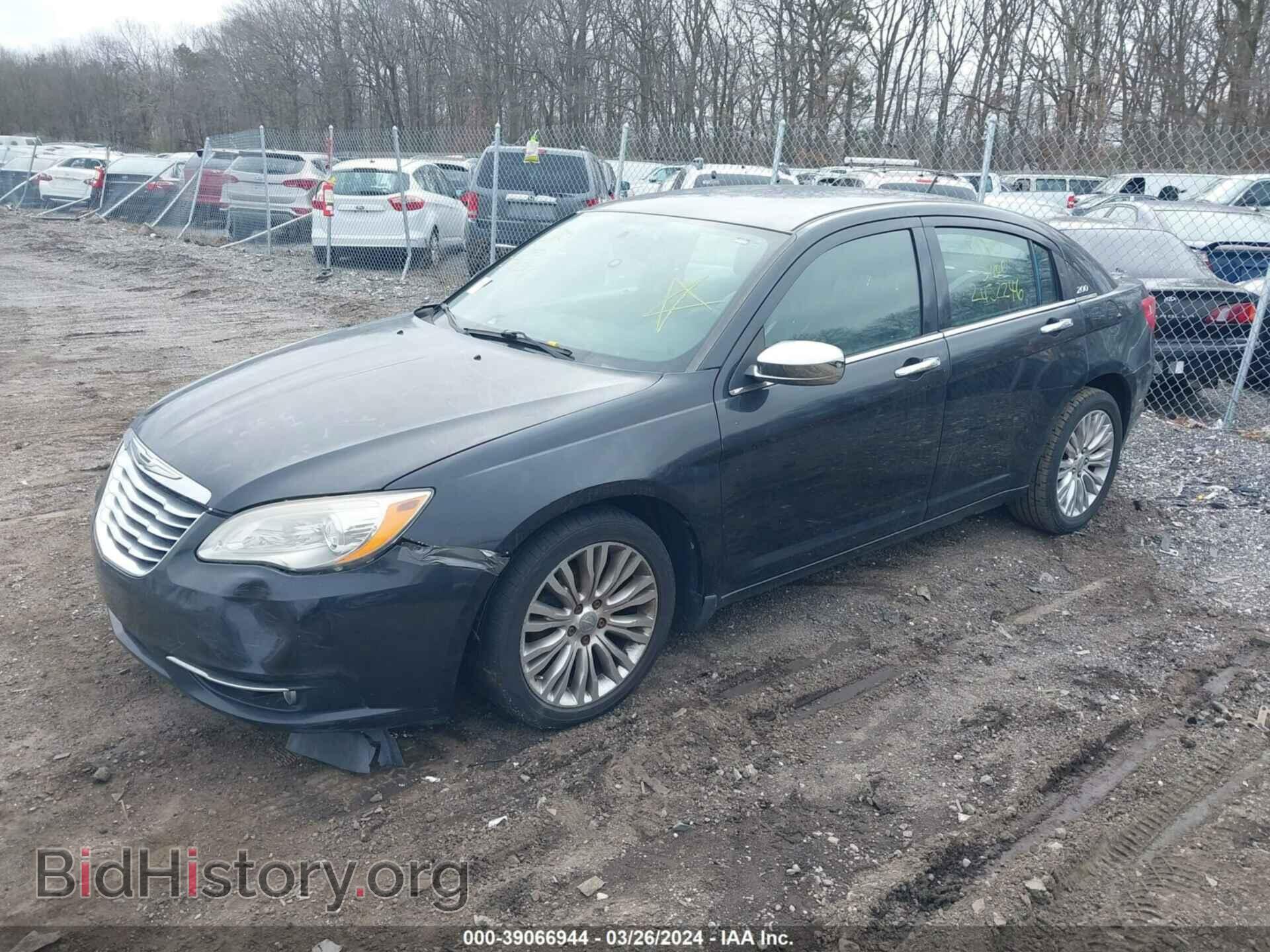 2011 CHRYSLER 200 - VIN: 1C3BC2FGXBN516585 - Фото 2