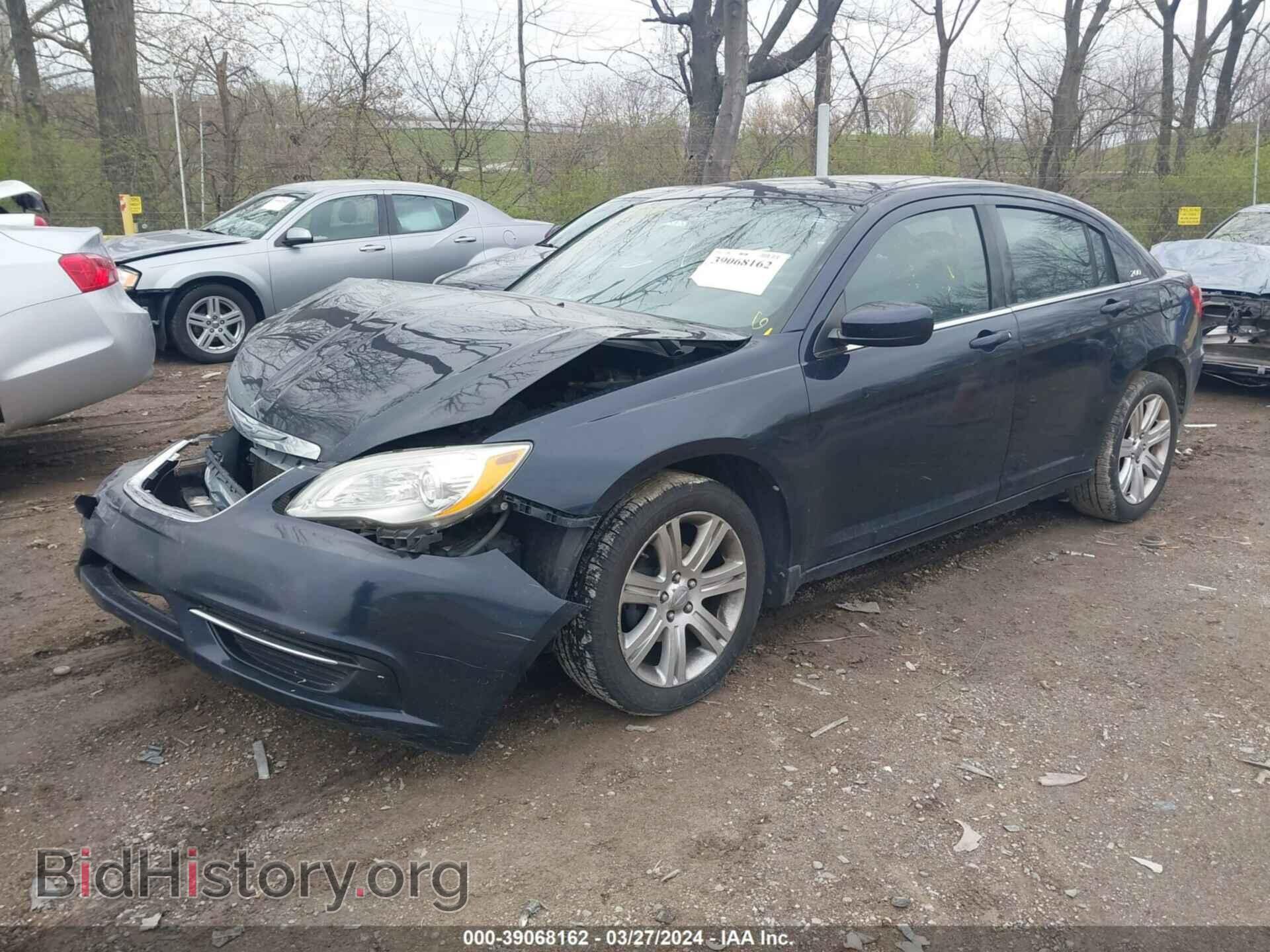 2011 CHRYSLER 200 - VIN: 1C3BC1FB3BN569983 - Фото 2