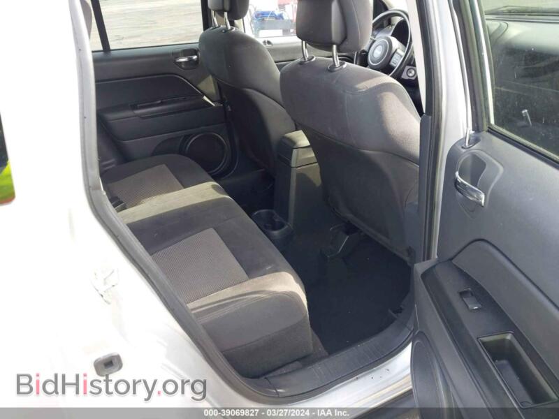 2011 Jeep COMPASS (VIN 1J4NT1FAXBD253576) — фото 8 из 11