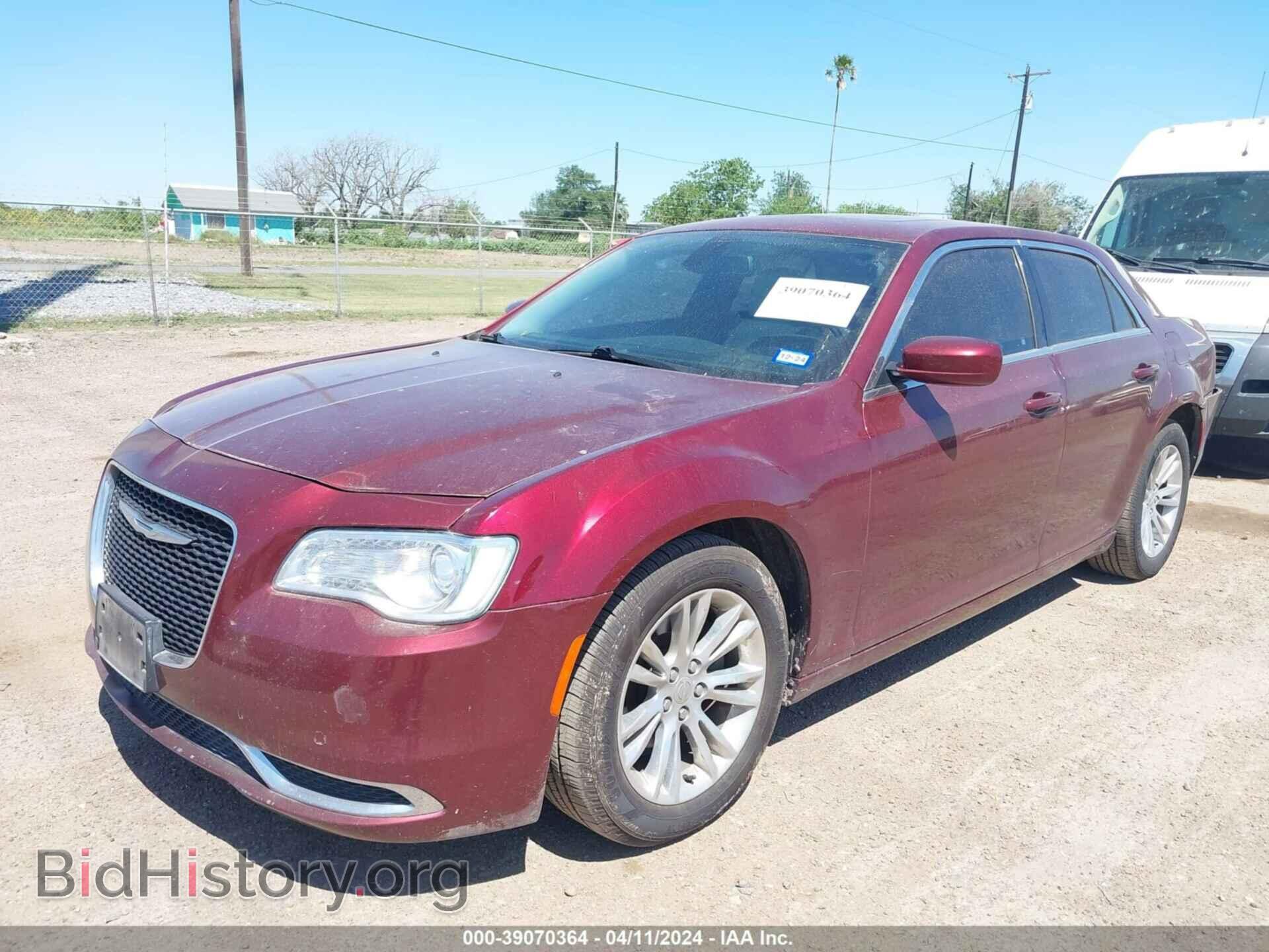 2017 CHRYSLER 300 - VIN: 2C3CCAAG2HH631964 - Фото 2