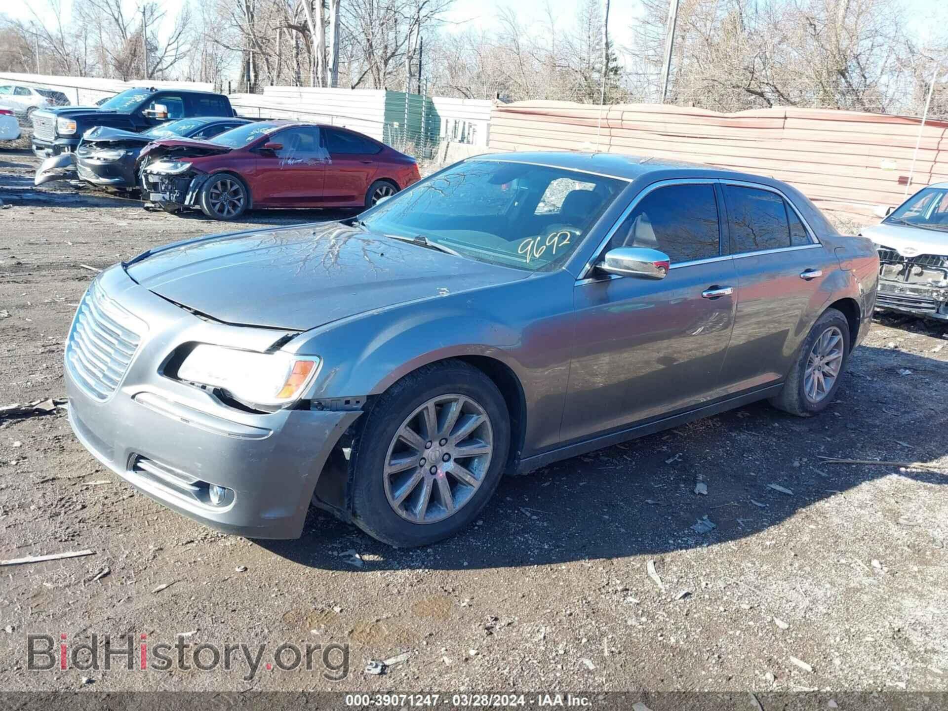 2011 CHRYSLER 300C - VIN: 2C3CA6CT2BH579692 - Фото 2