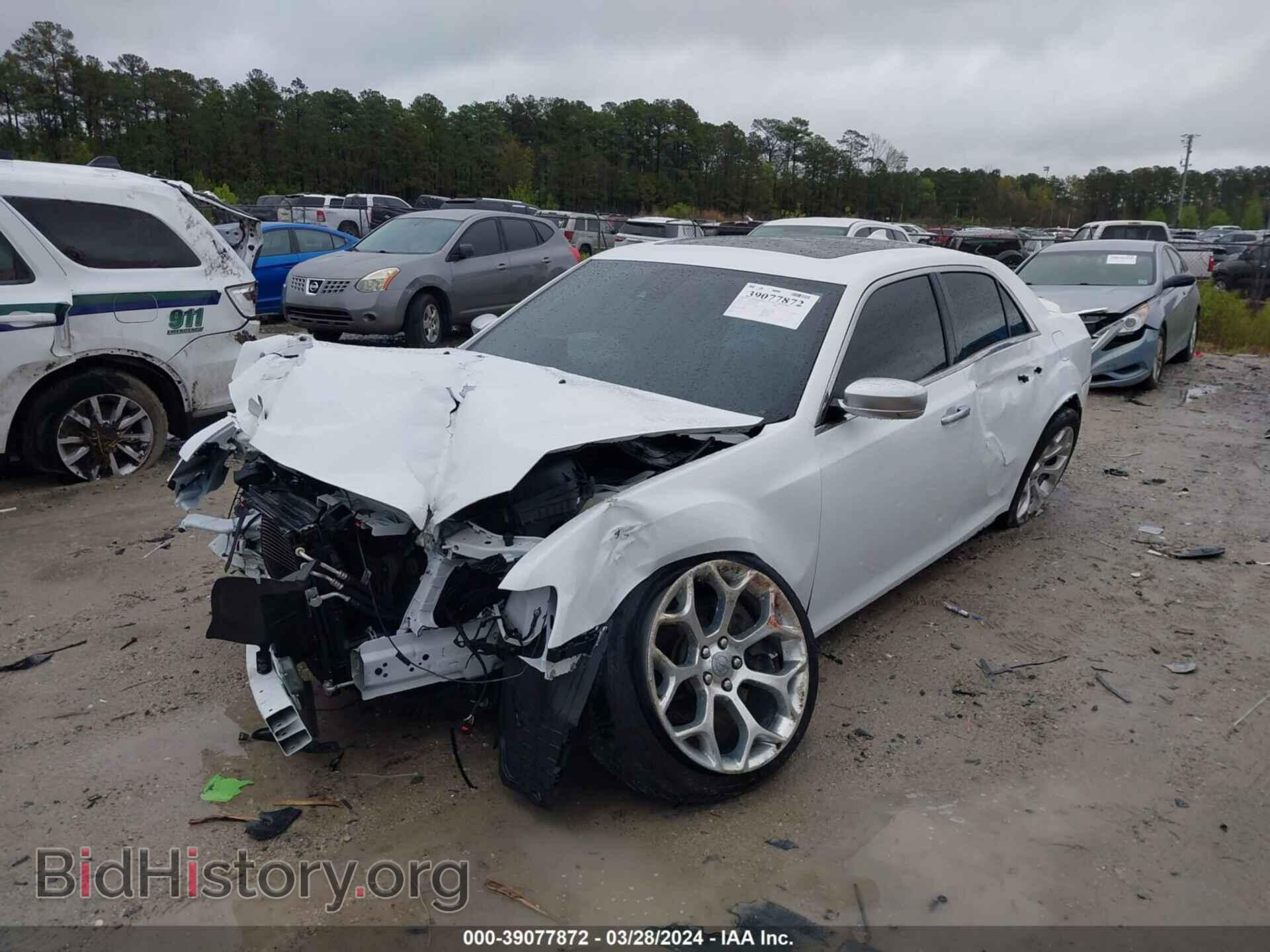 2019 CHRYSLER 300 - VIN: 2C3CCAPT7KH716522 - Фото 2