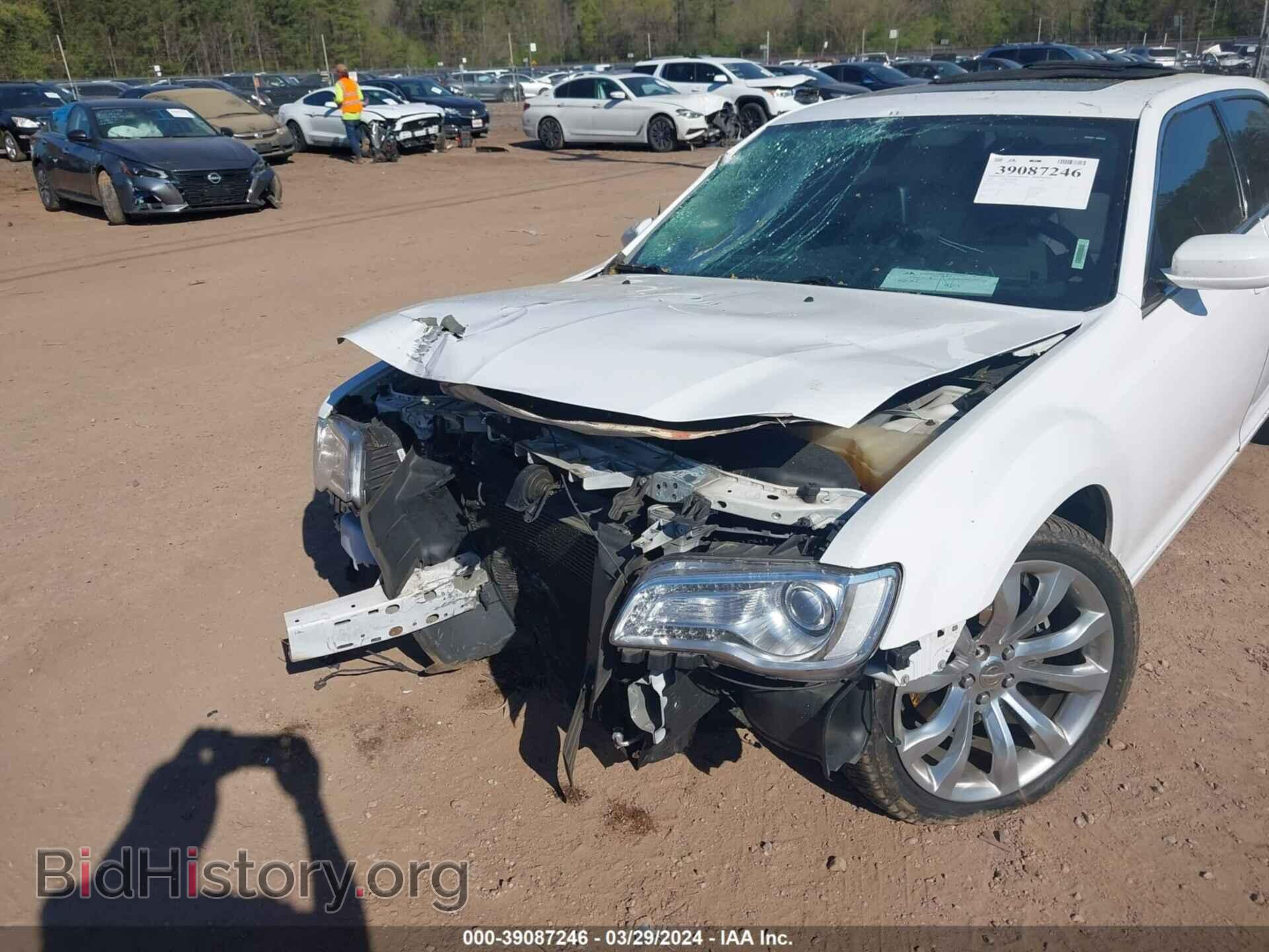 2017 CHRYSLER 300 - VIN: 2C3CCAAG7HH653488 - Фото 6