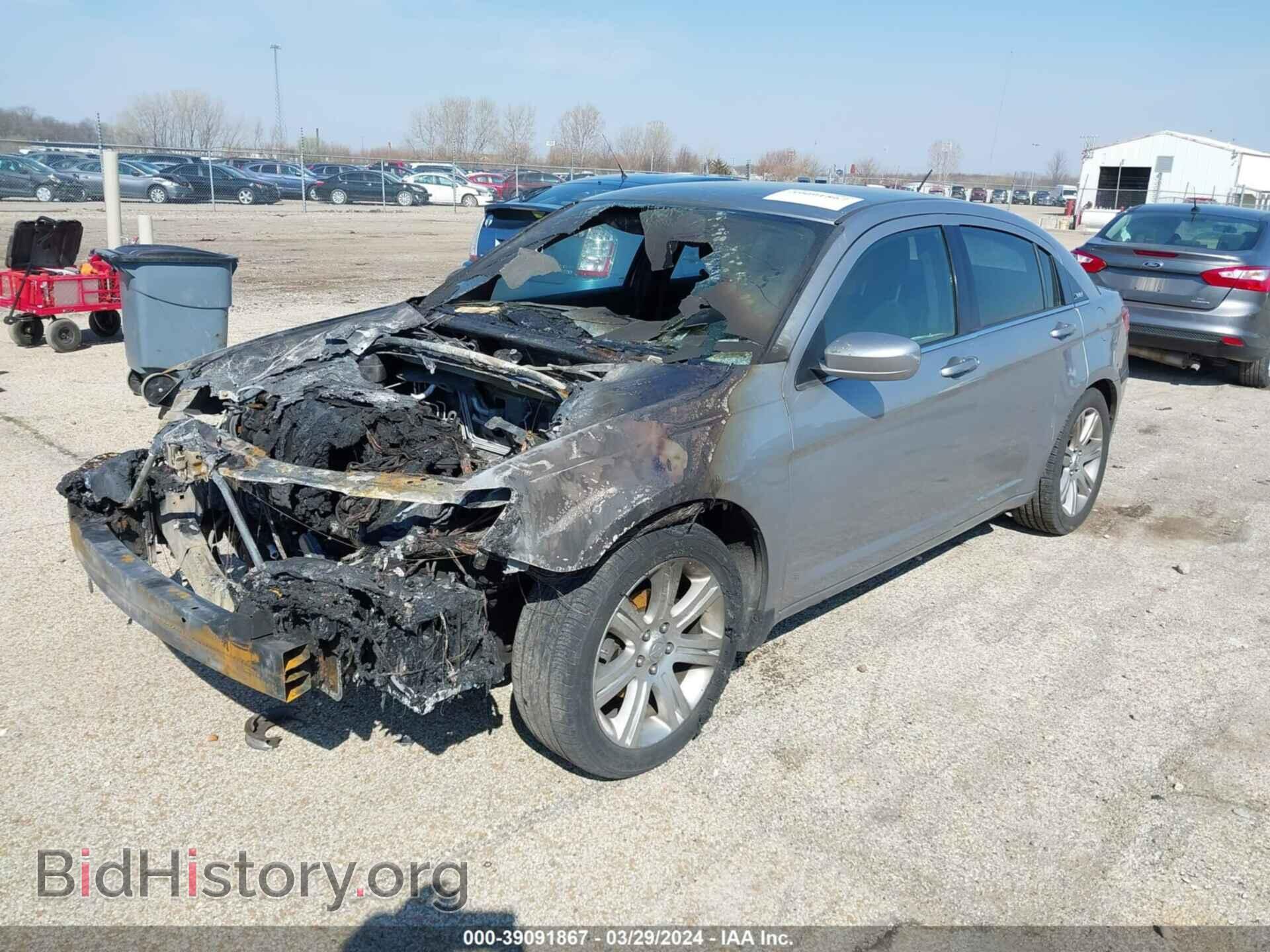 2013 CHRYSLER 200 - VIN: 1C3CCBBB7DN509983 - Фото 2