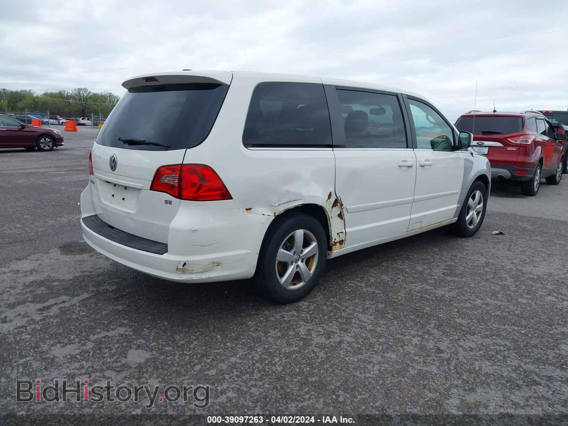 2010 VOLKSWAGEN ROUTAN - VIN: 2V4RW3D17AR242548 - Фото 4