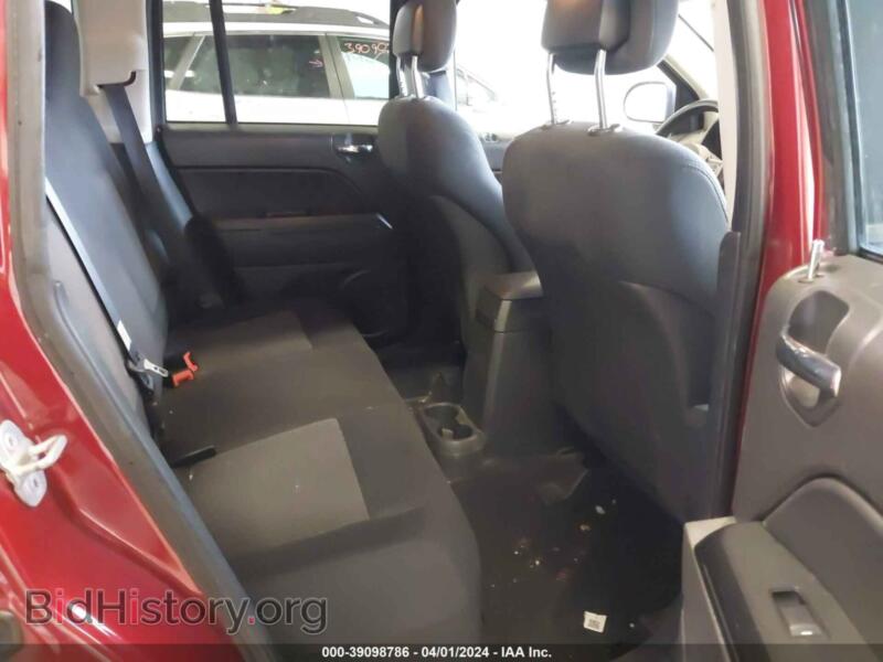 2011 Jeep COMPASS (VIN 1J4NT1FB2BD170877) — фото 8 из 11