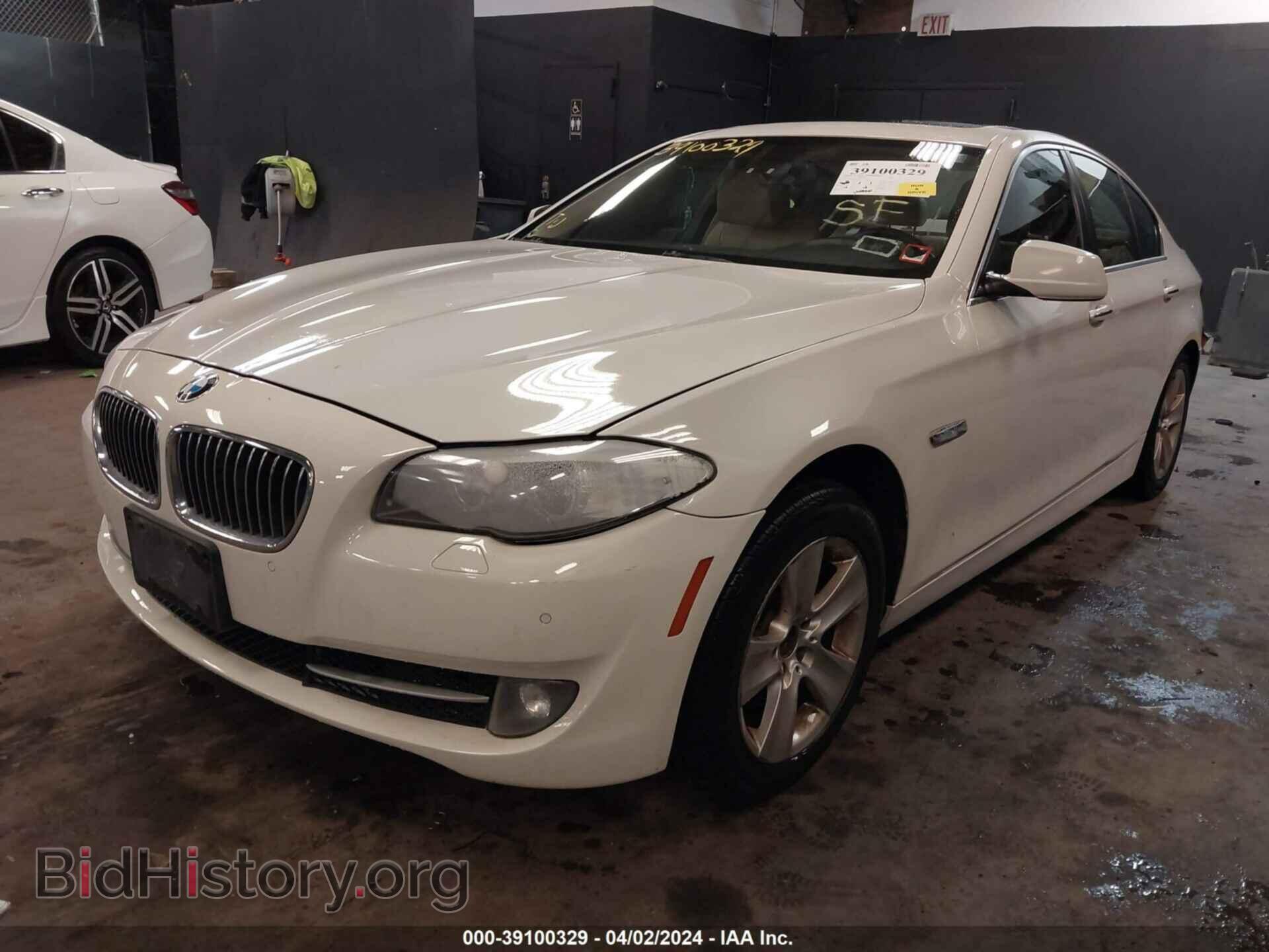2013 BMW 528I - VIN: WBAXH5C54DD113859 - Фото 2