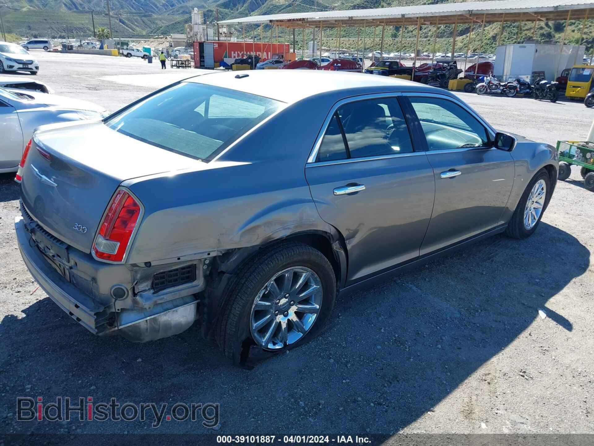 2011 CHRYSLER 300 - VIN: 2C3CA5CG6BH558034 - Фото 4