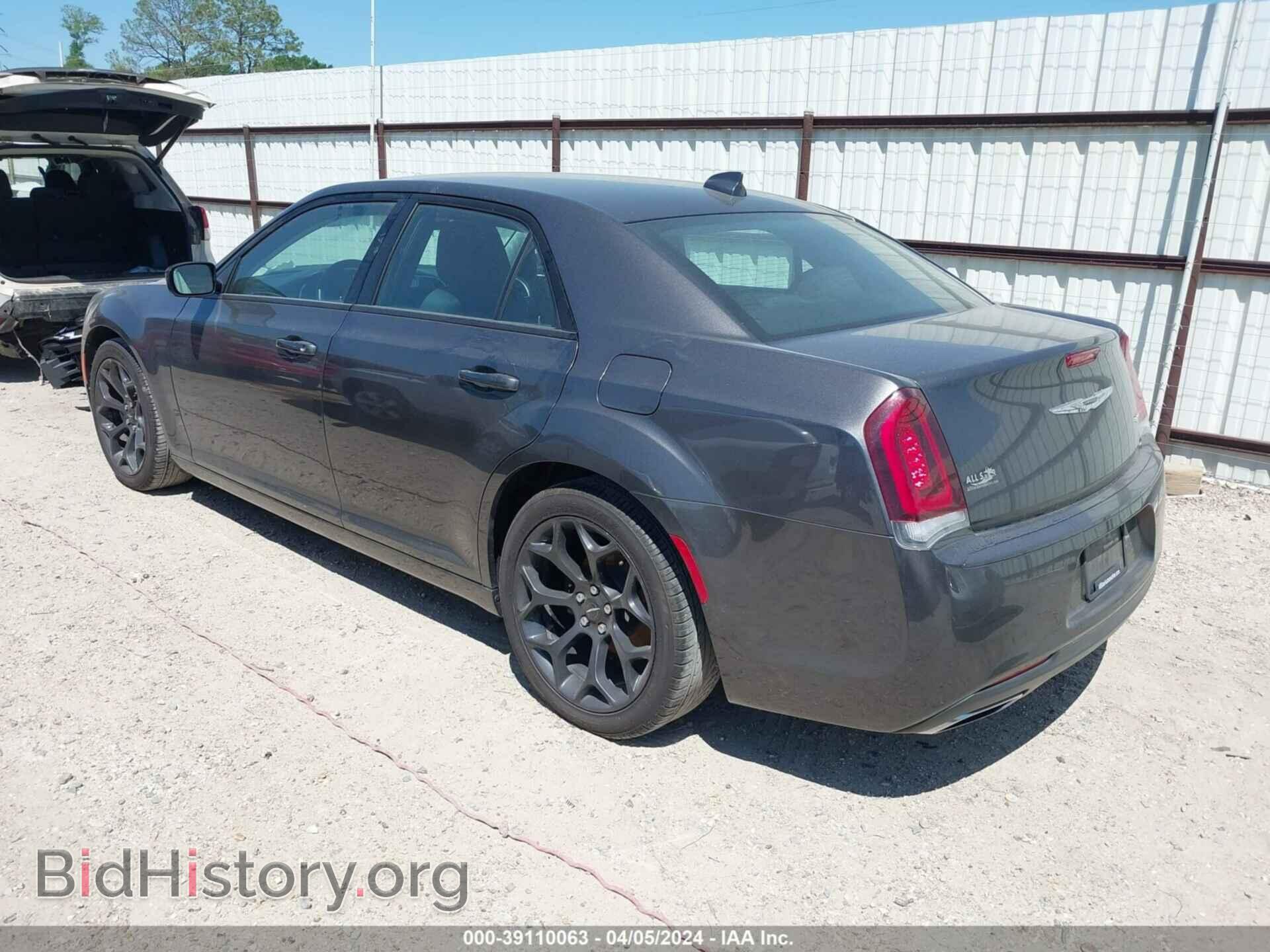 2019 CHRYSLER 300 - VIN: 2C3CCAAG3KH735032 - Фото 3