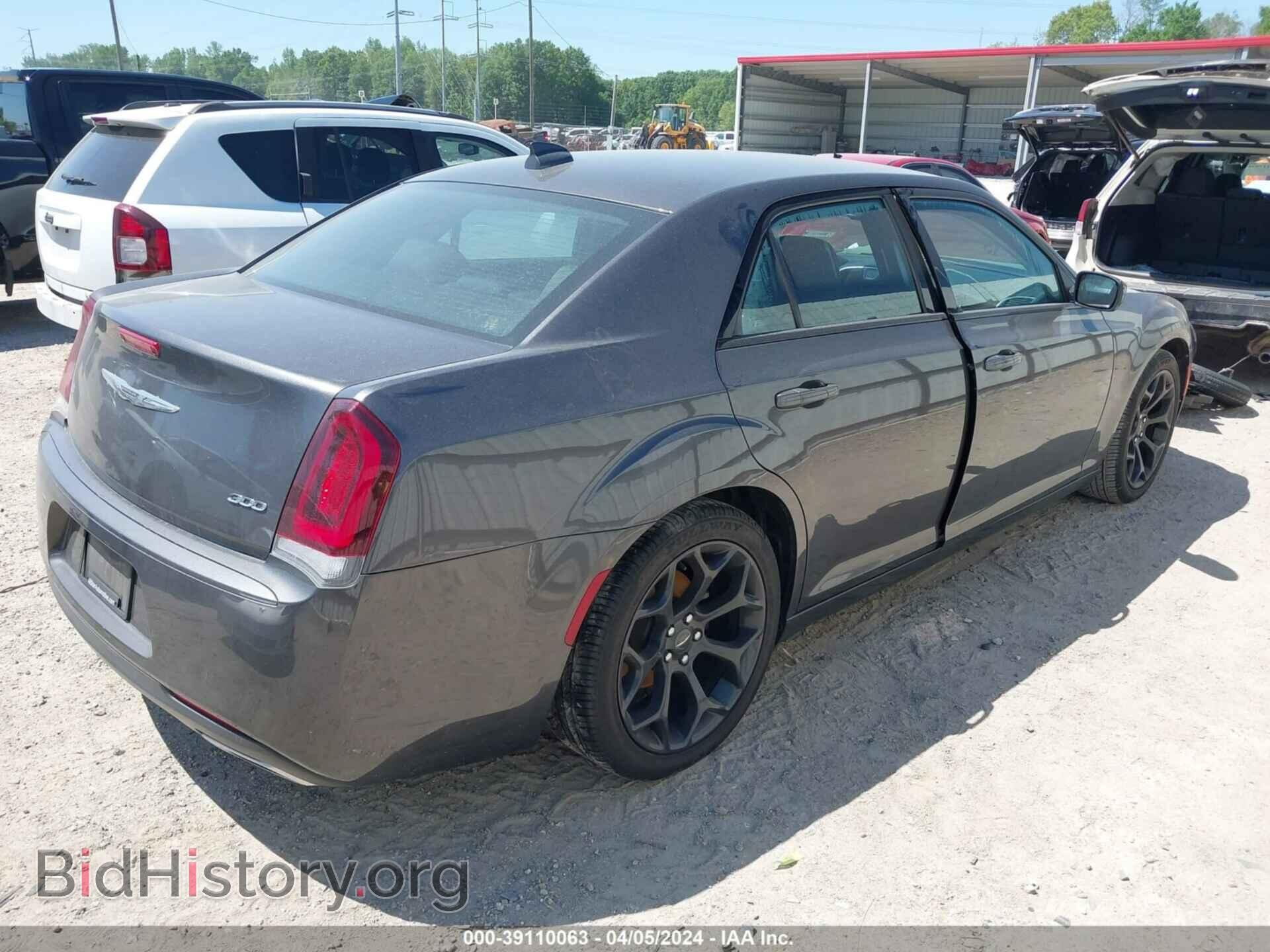 2019 CHRYSLER 300 - VIN: 2C3CCAAG3KH735032 - Фото 4