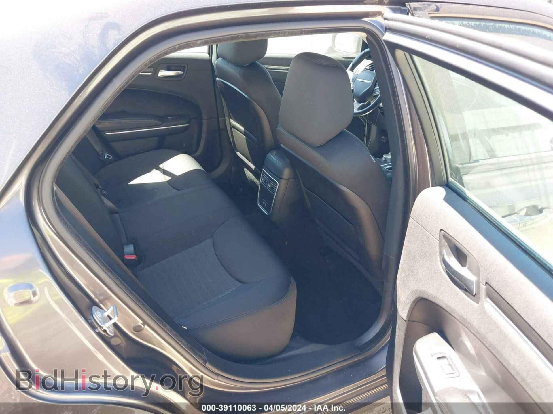2019 CHRYSLER 300 - VIN: 2C3CCAAG3KH735032 - Фото 8