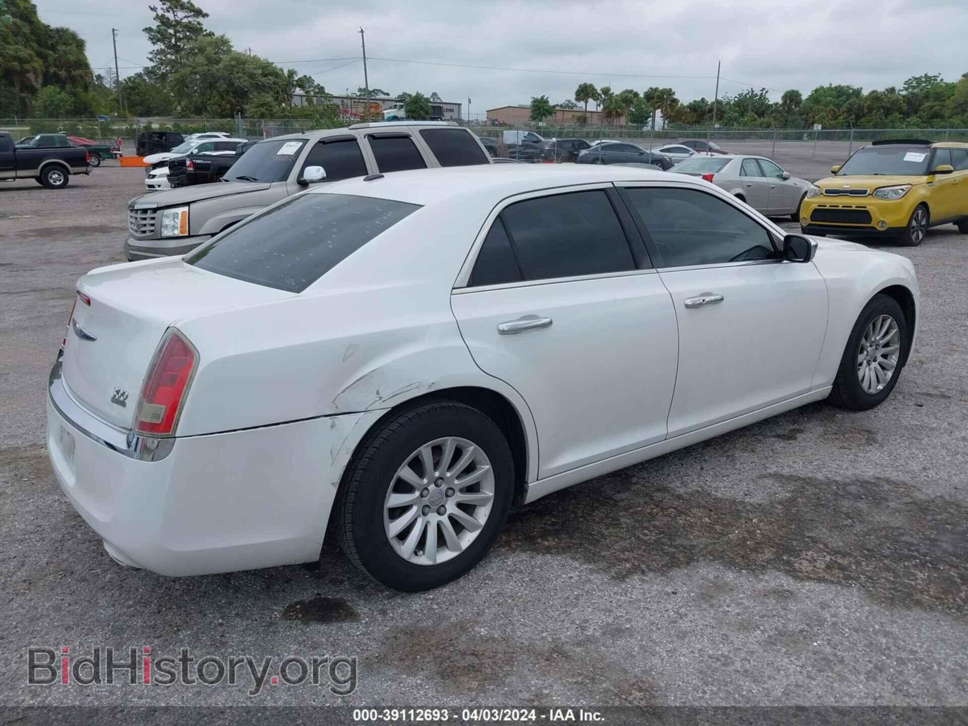 2012 CHRYSLER 300 - VIN: 2C3CCAAG8CH104777 - Фото 4