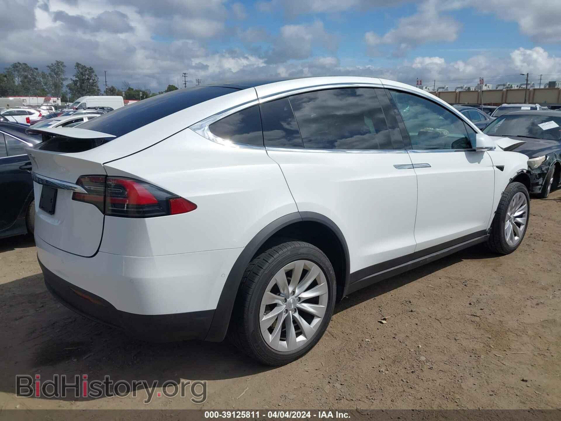 2017 TESLA MODEL X - VIN: 5YJXCAE27HF038070 - Фото 4