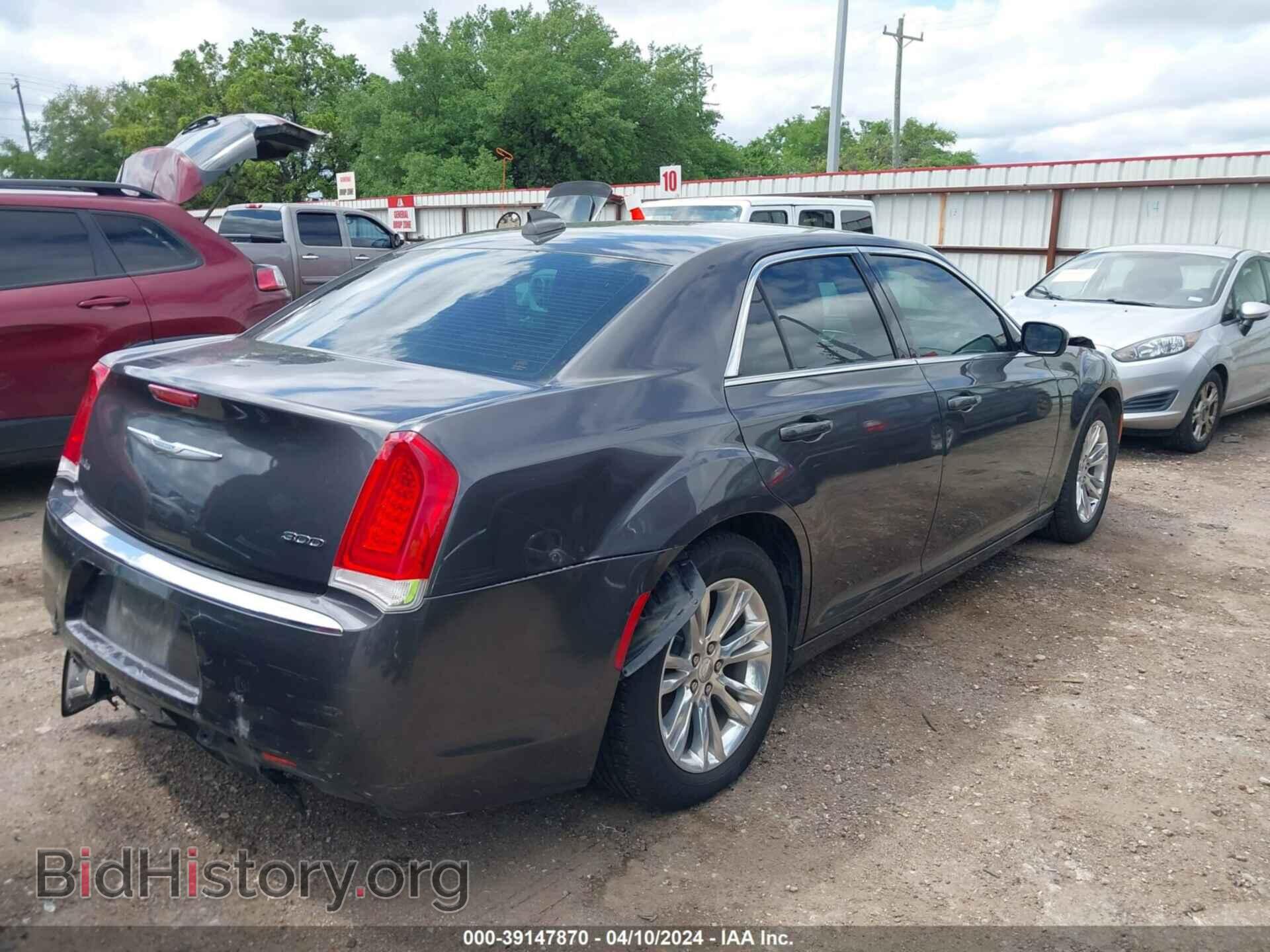2017 CHRYSLER 300 - VIN: 2C3CCAAG0HH612636 - Фото 4