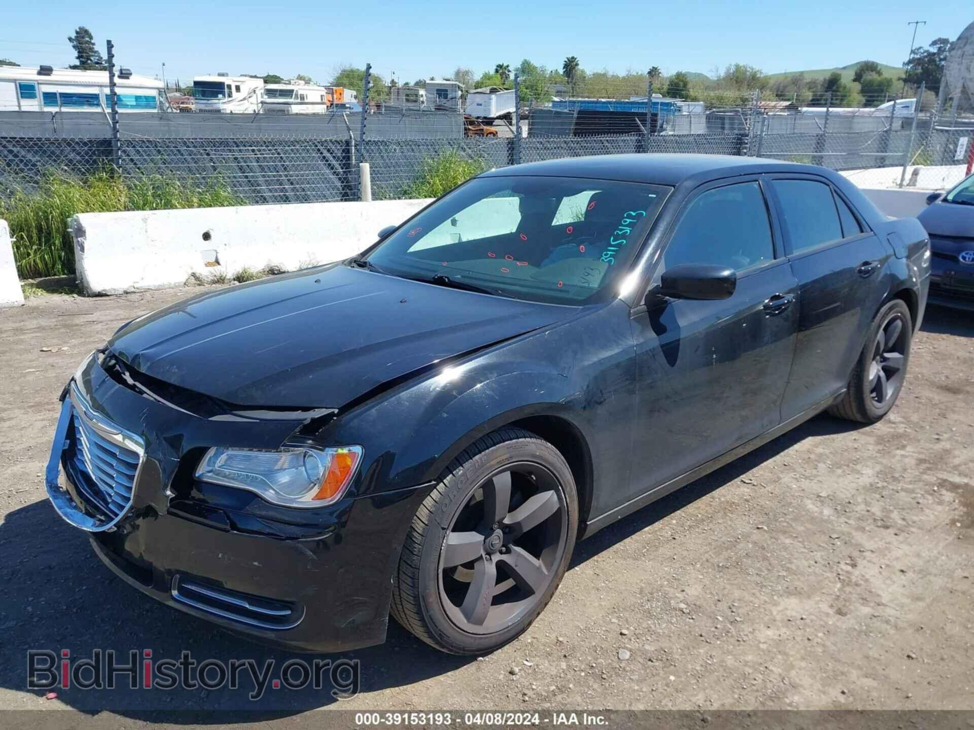 2013 CHRYSLER 300 - VIN: 2C3CCAAG3DH658908 - Фото 2