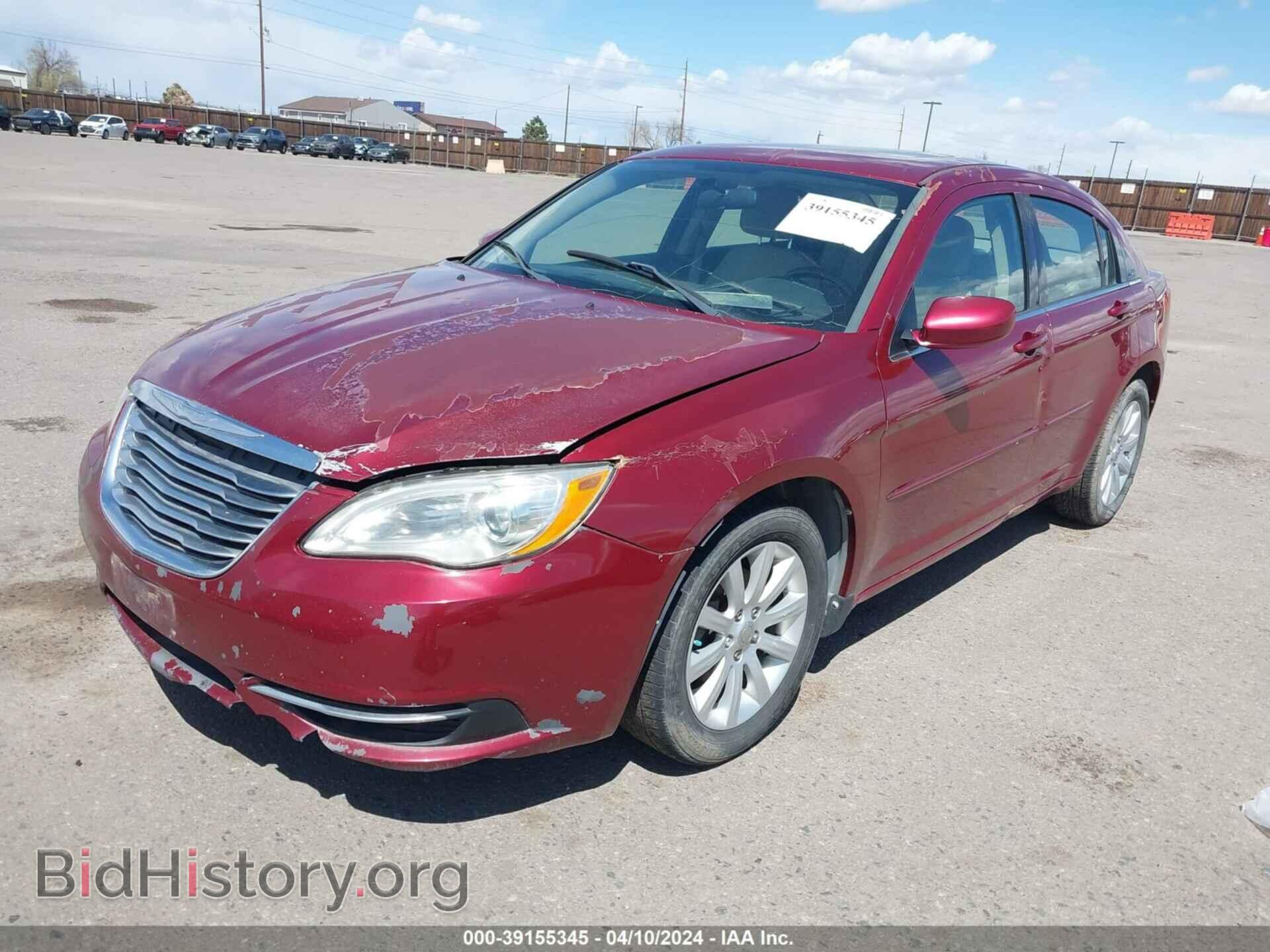 2013 CHRYSLER 200 - VIN: 1C3CCBBG0DN704111 - Фото 2