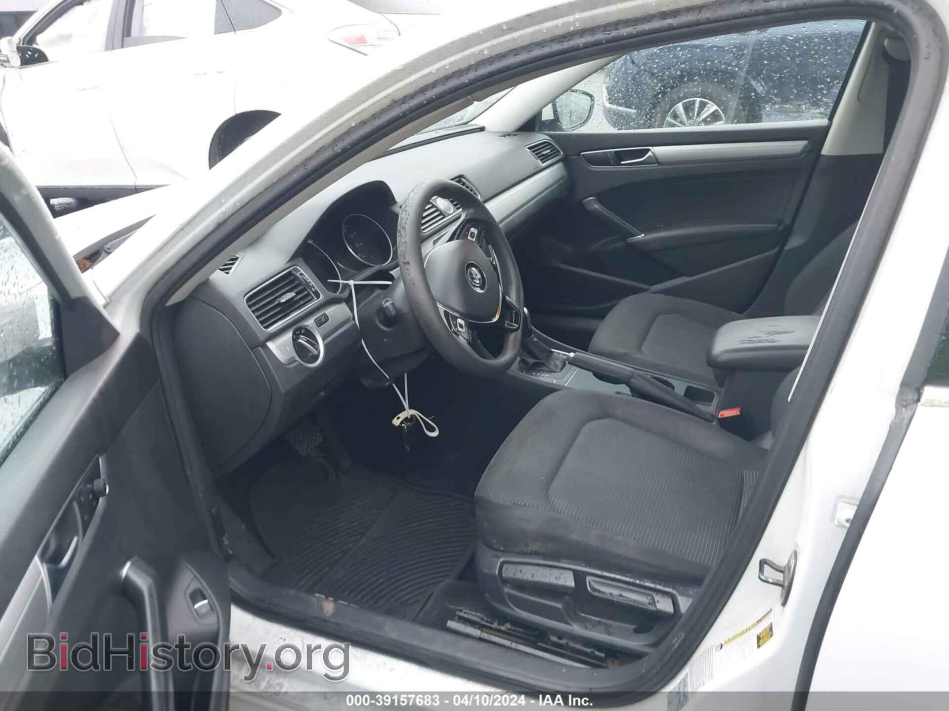 2017 VOLKSWAGEN PASSAT - VIN: 1VWAT7A34HC028016 - Фото 5