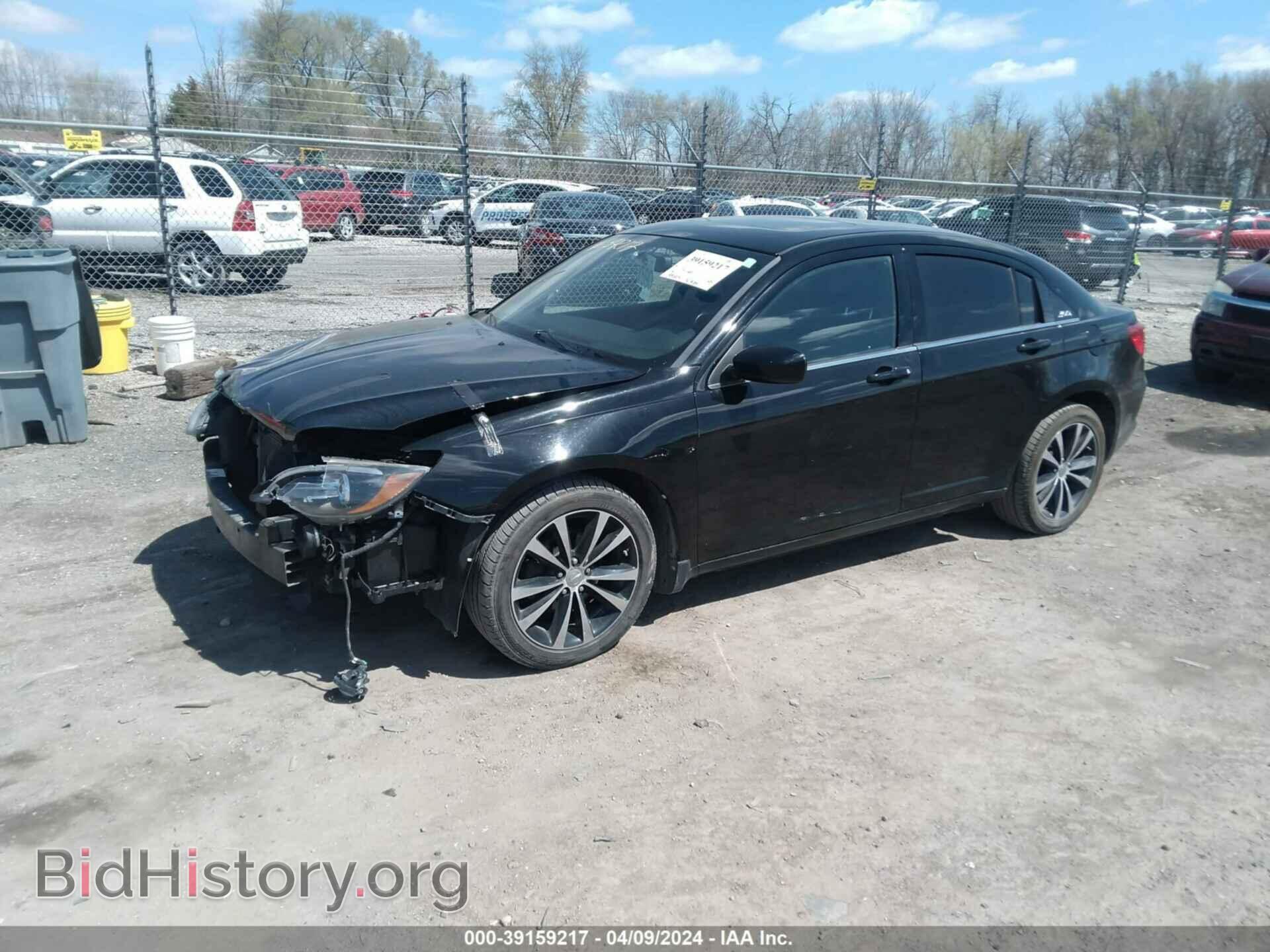 2011 CHRYSLER 200 - VIN: 1C3BC8FG5BN567480 - Фото 2