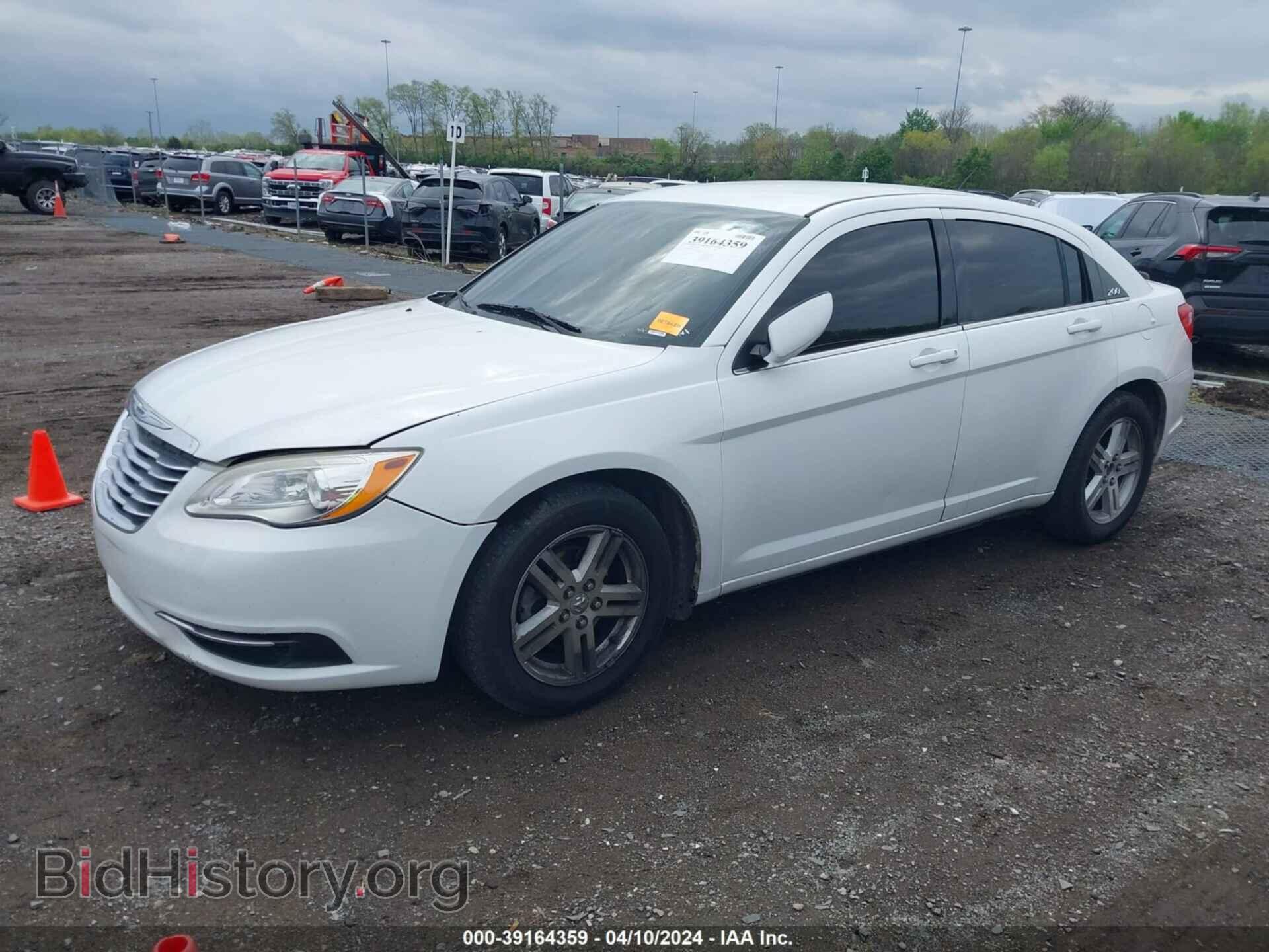 2014 CHRYSLER 200 - VIN: 1C3CCBAB0EN209656 - Фото 2