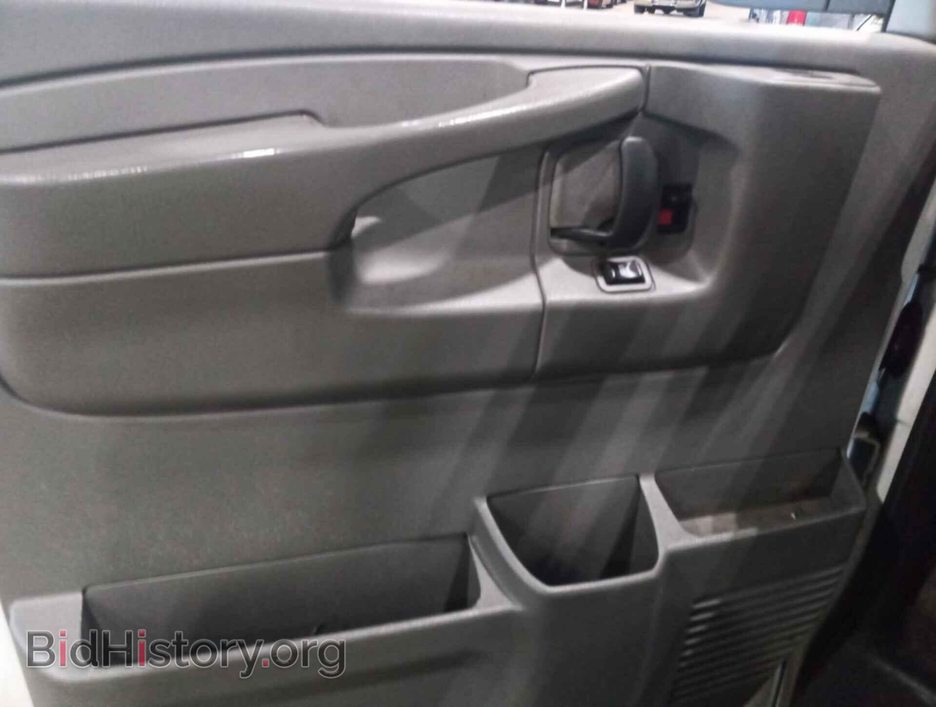 2010 CHEVROLET EXPRESS 2500 - VIN: 1GCZGFBA7A1174493 - Фото 2