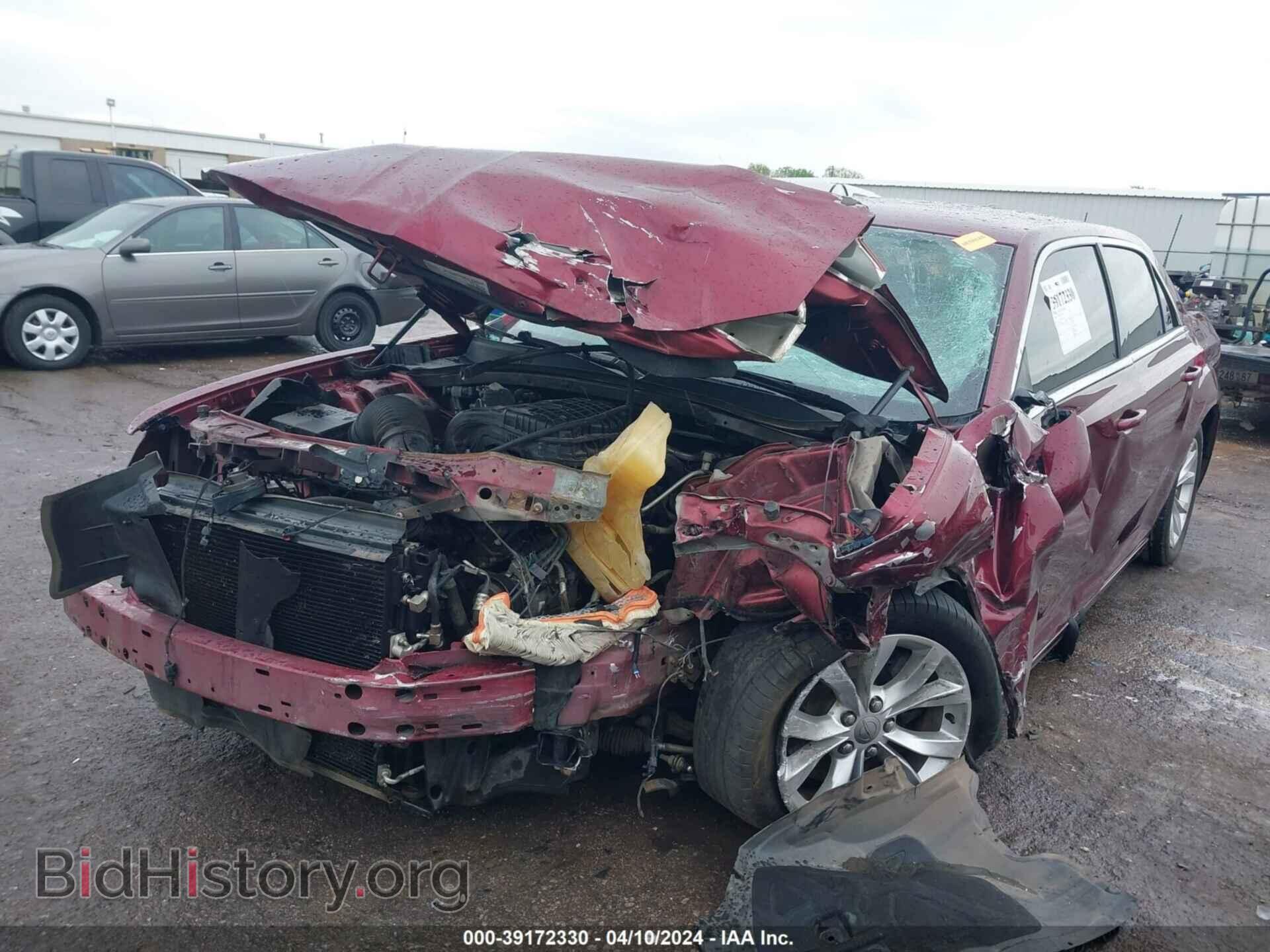 2016 CHRYSLER 300 - VIN: 2C3CCAAG3GH175486 - Фото 2